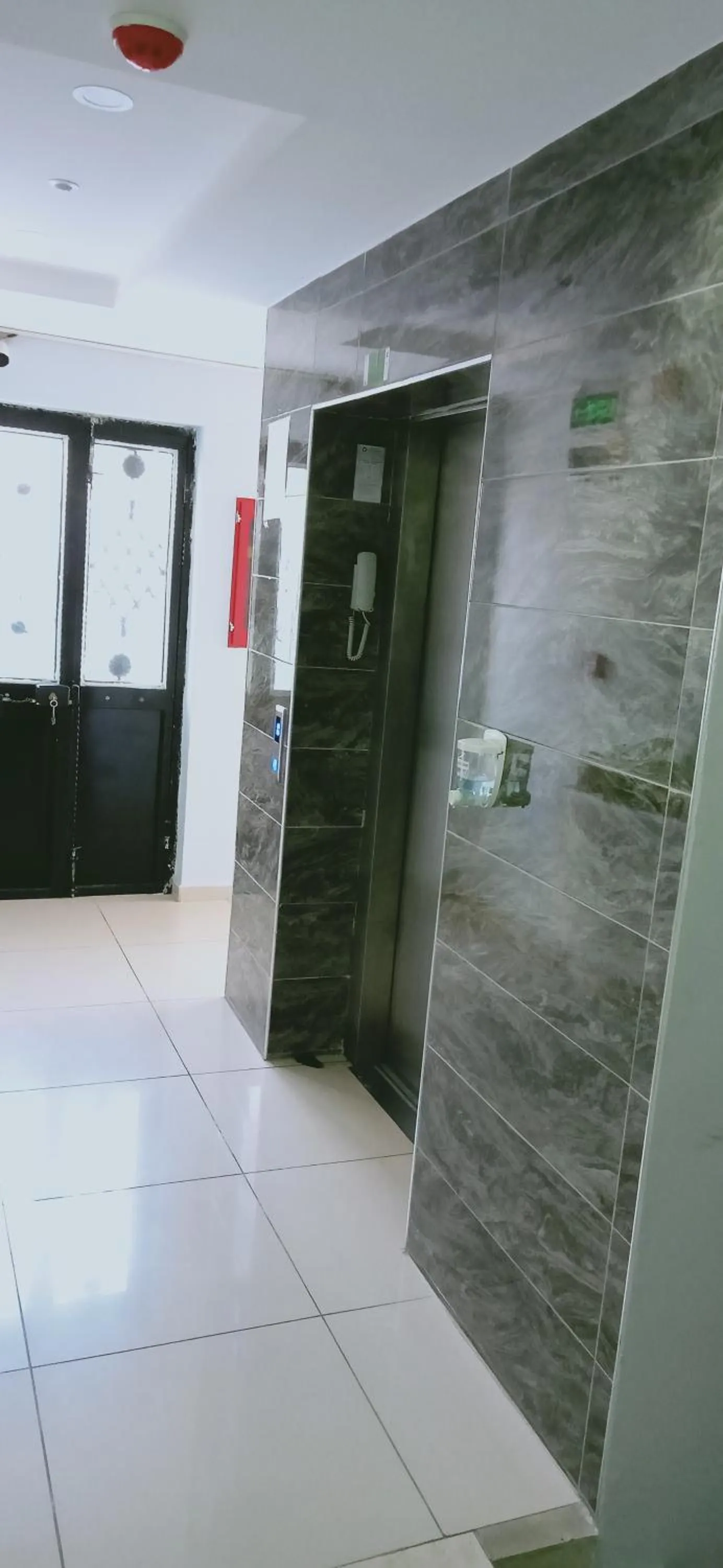 elevator in Hannapart Otel