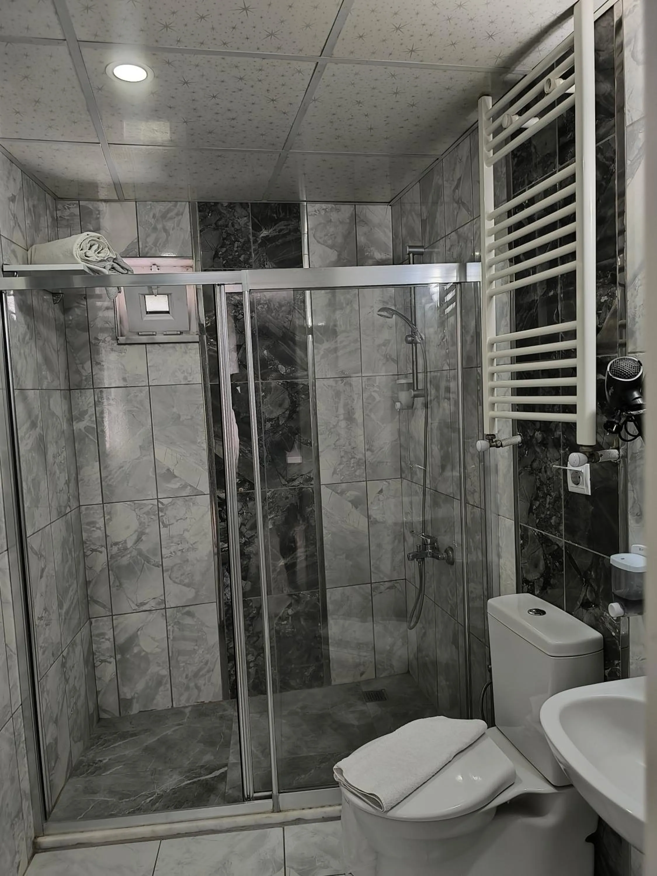 Bathroom in Hannapart Otel