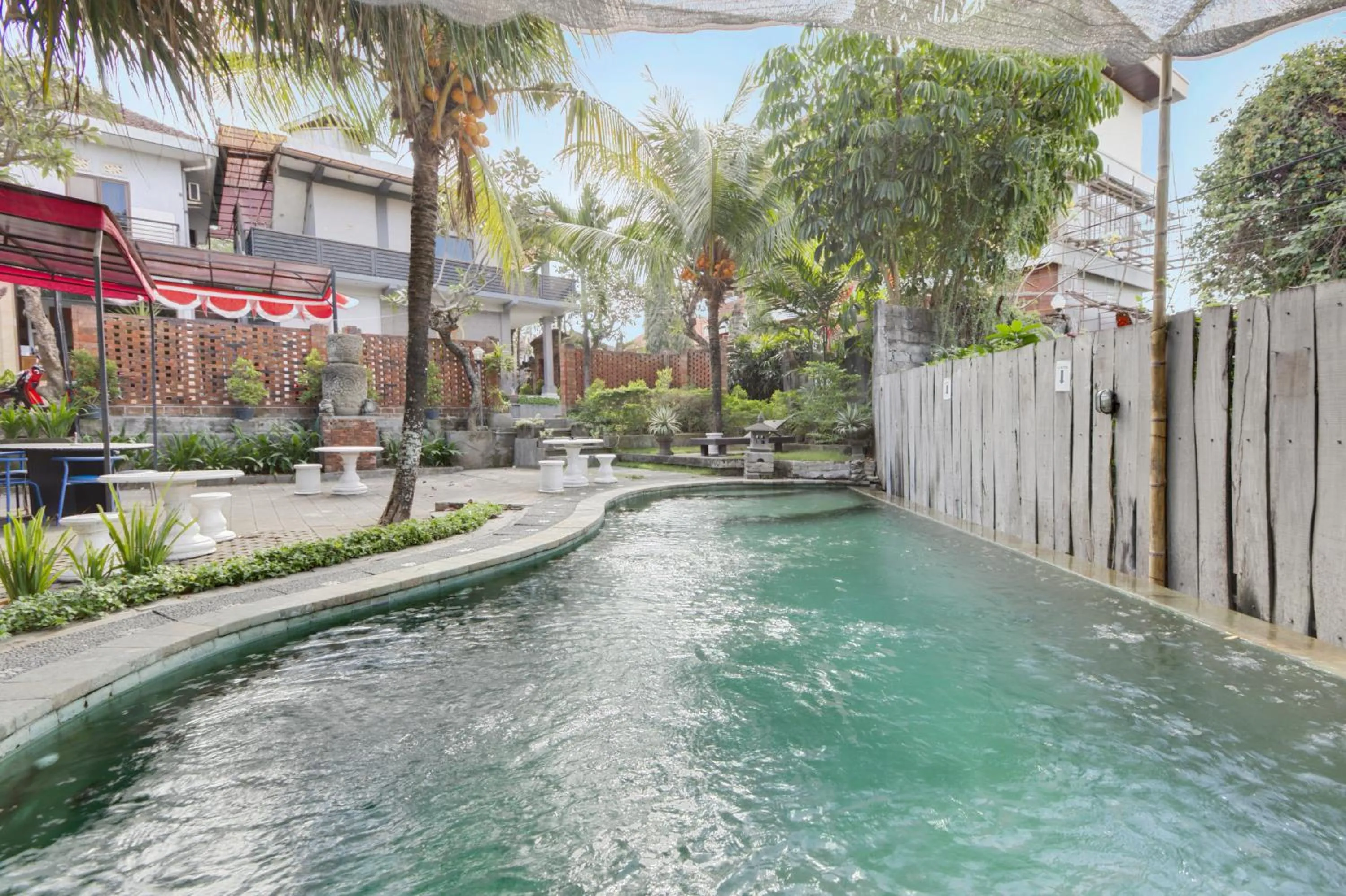 Swimming pool in RedDoorz near Stadion Kompyang Sujana Bali