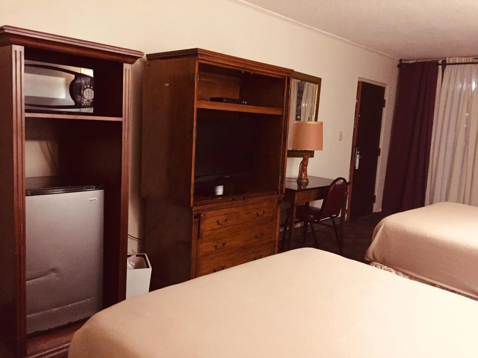 Bed in Cheshire Motor Inn