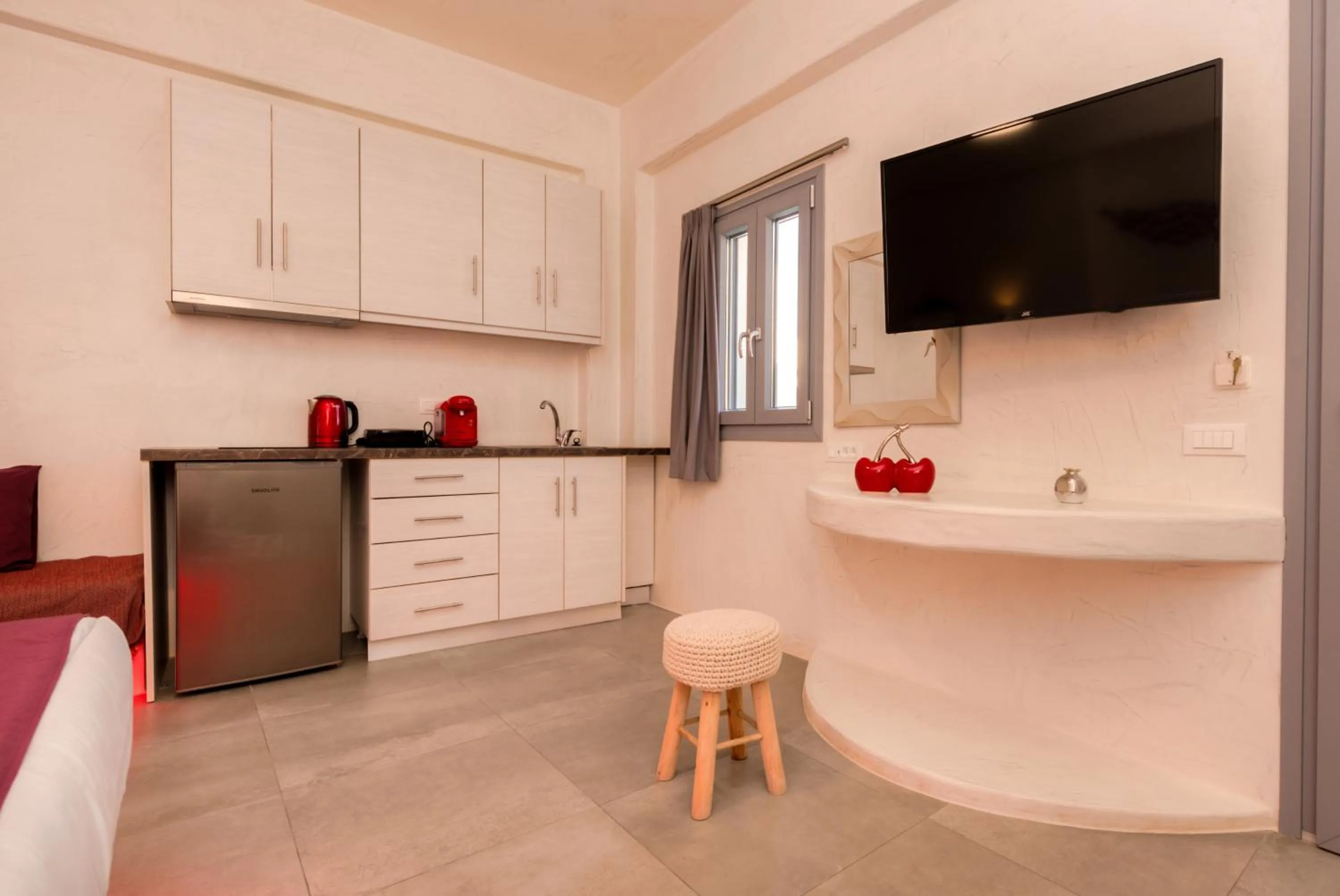 TV and multimedia in The Muses of Santorini Private Jacuzzi Suites