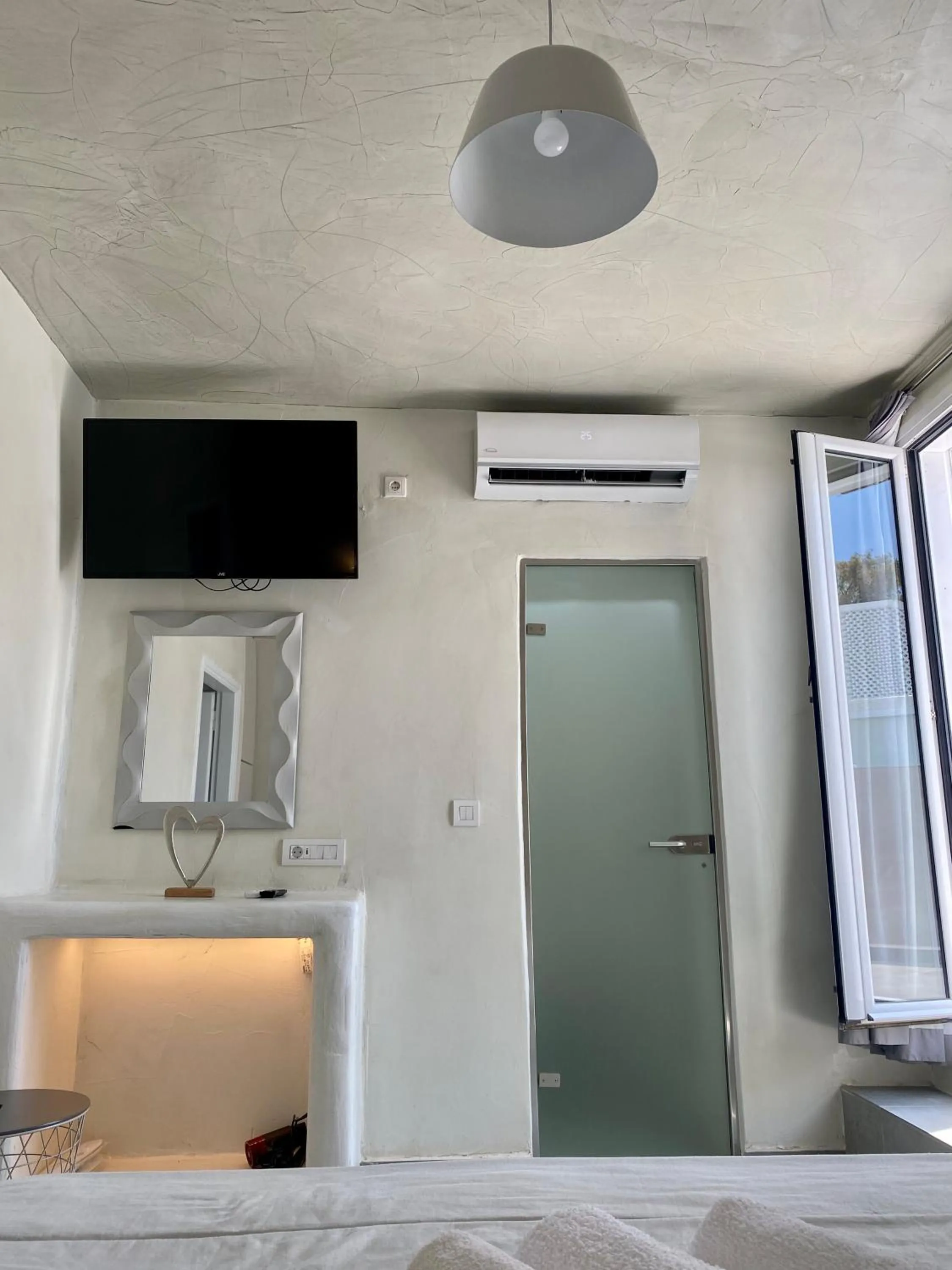 TV and multimedia in The Muses of Santorini Private Jacuzzi Suites