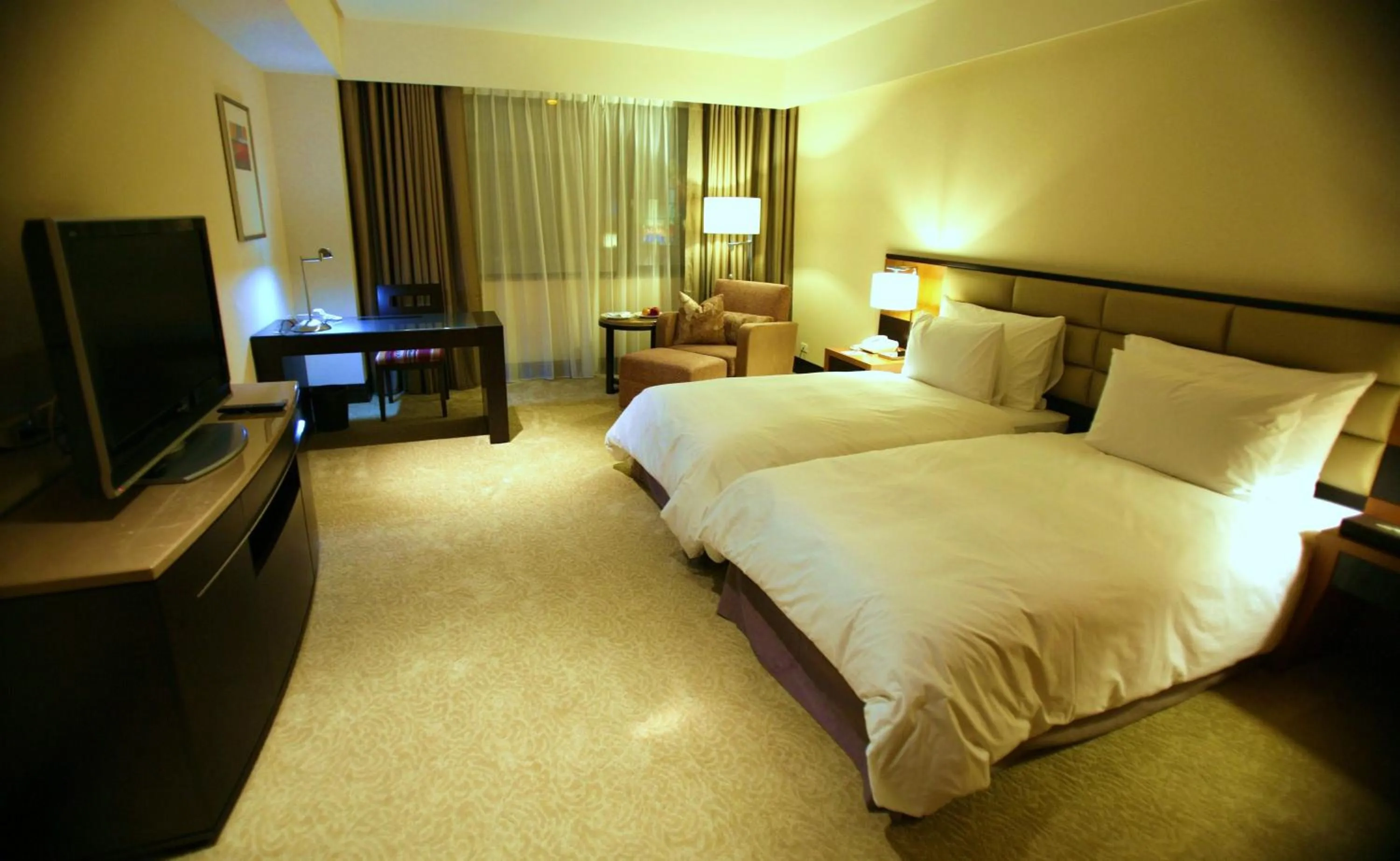Photo of the whole room, Bed in Monarch Skyline Hotel-Near Taimall