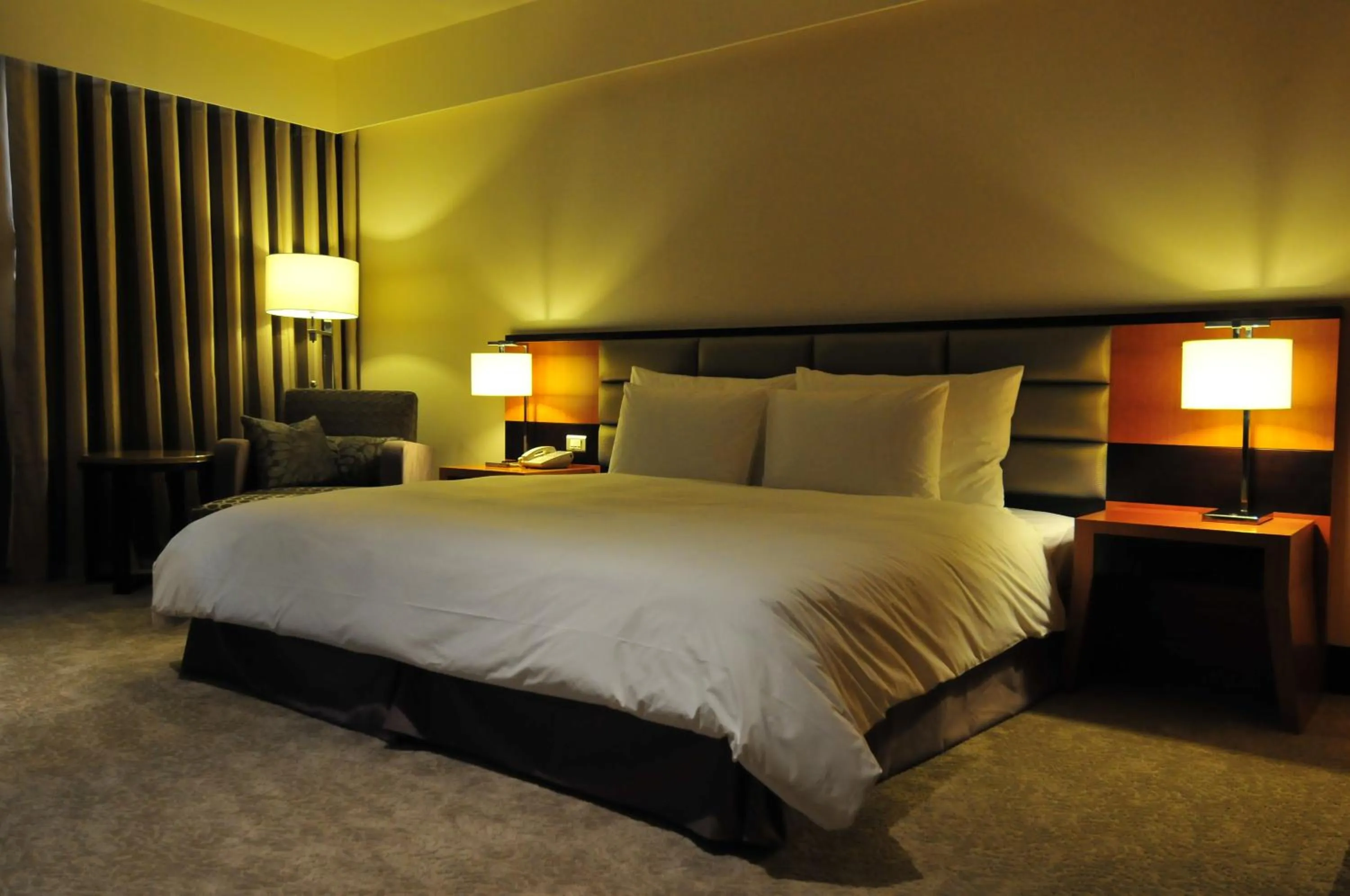 Photo of the whole room, Bed in Monarch Skyline Hotel-Near Taimall