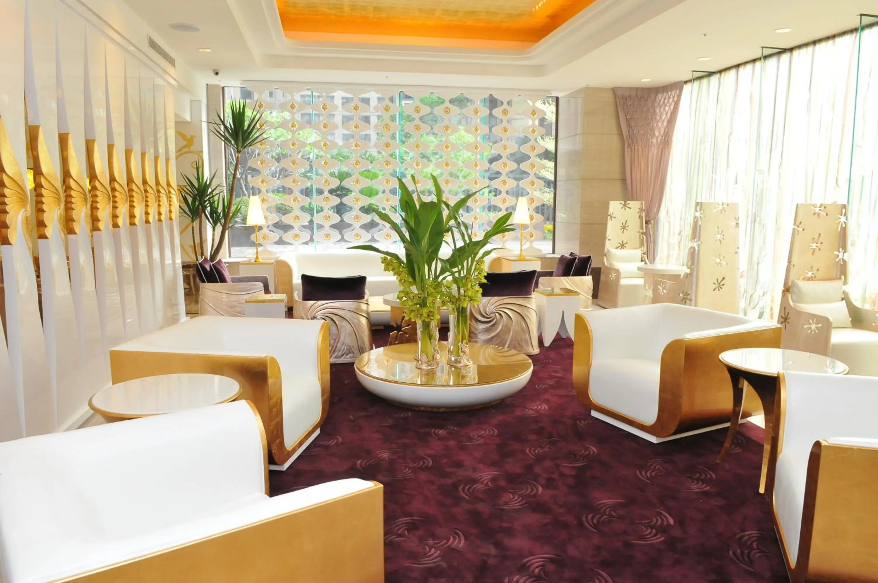 Lounge or bar in Monarch Skyline Hotel-Near Taimall