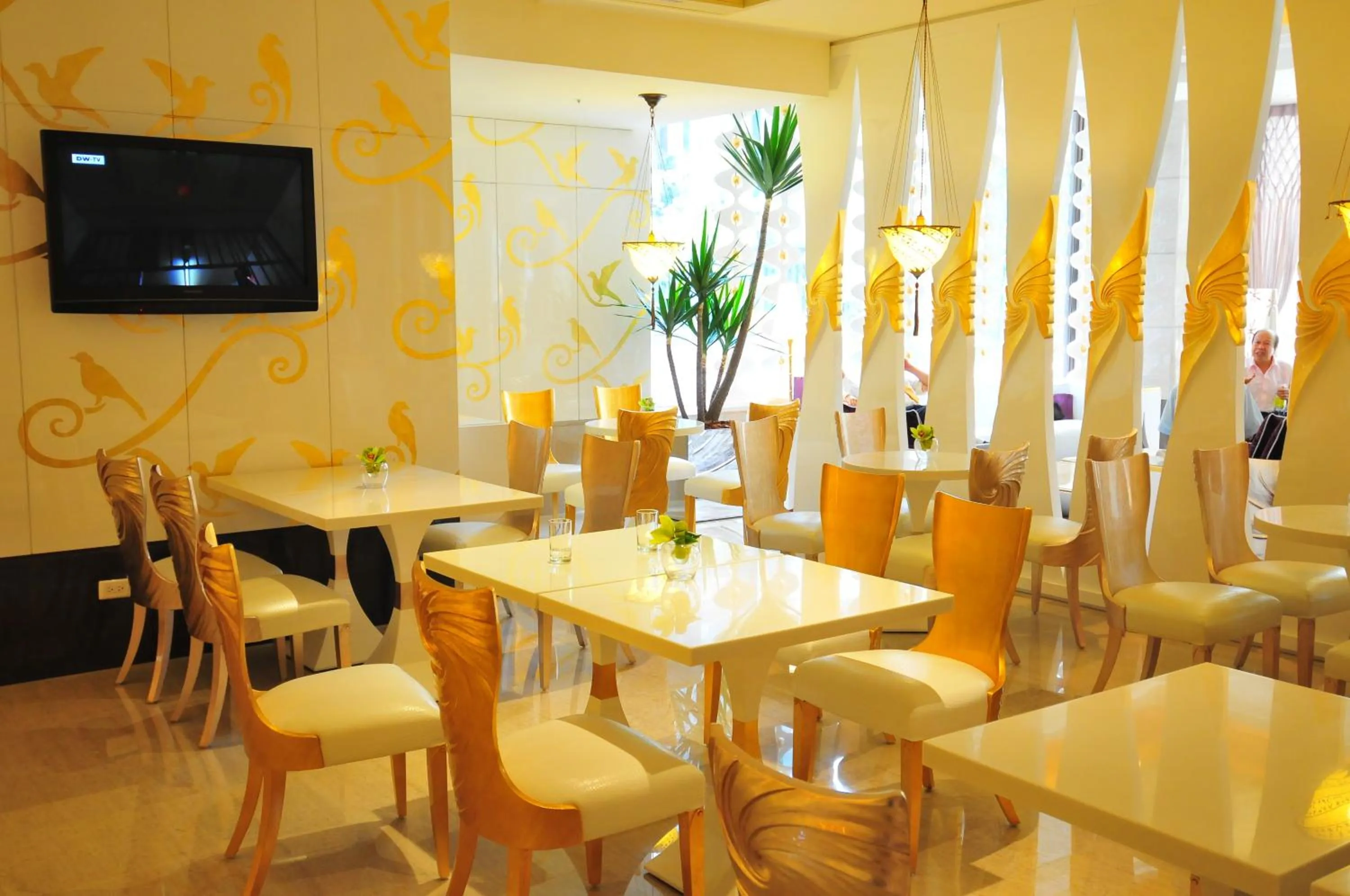 Restaurant/places to eat in Monarch Skyline Hotel-Near Taimall