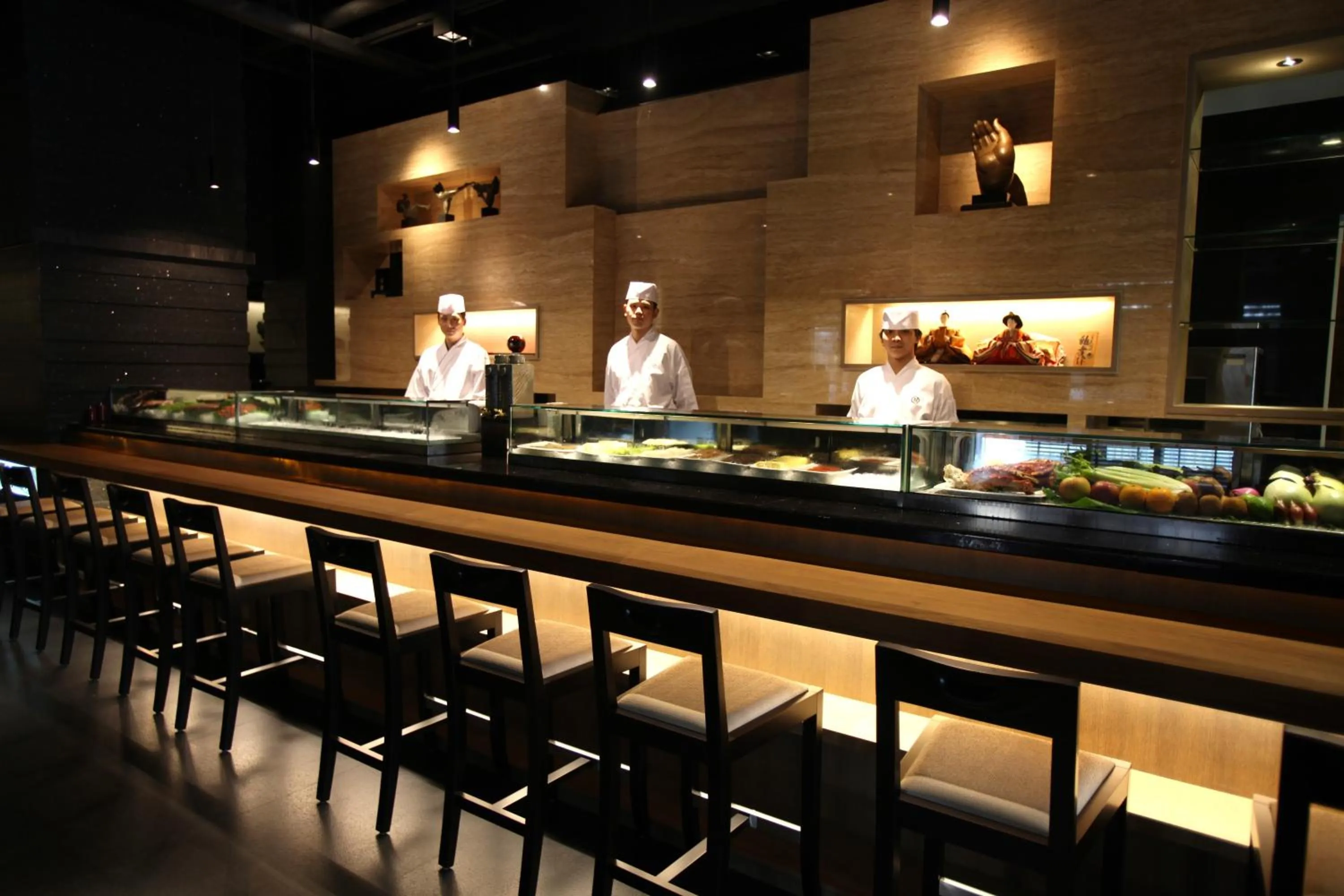 Restaurant/places to eat in Monarch Skyline Hotel-Near Taimall