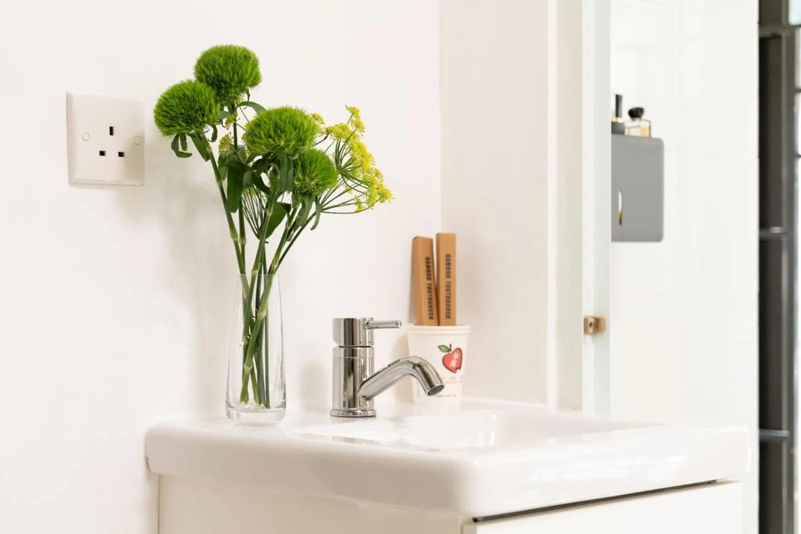 Decorative detail in Apple lnn Causeway Bay