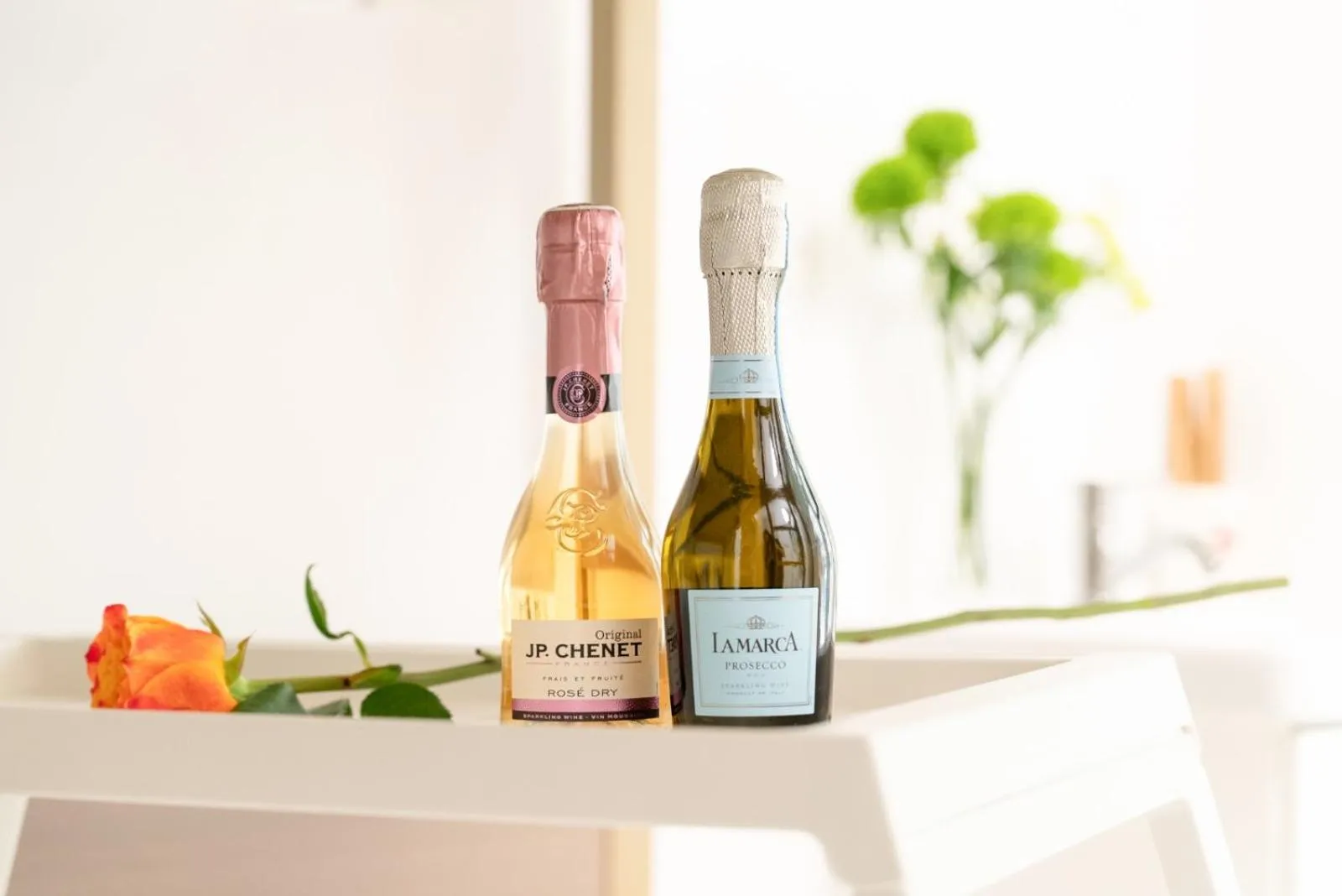 Decorative detail in Apple lnn Causeway Bay