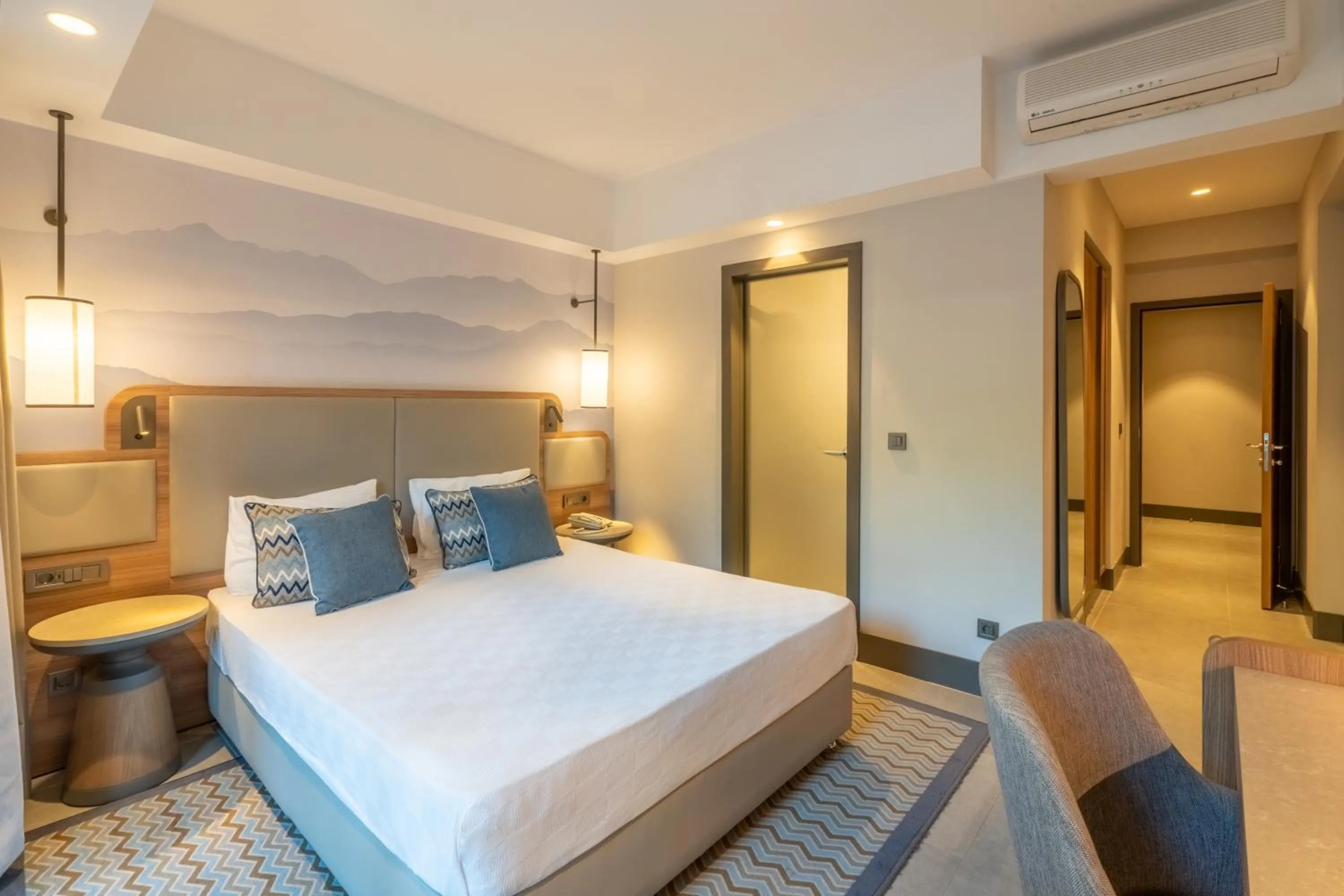 Photo of the whole room in Champion Holiday Village