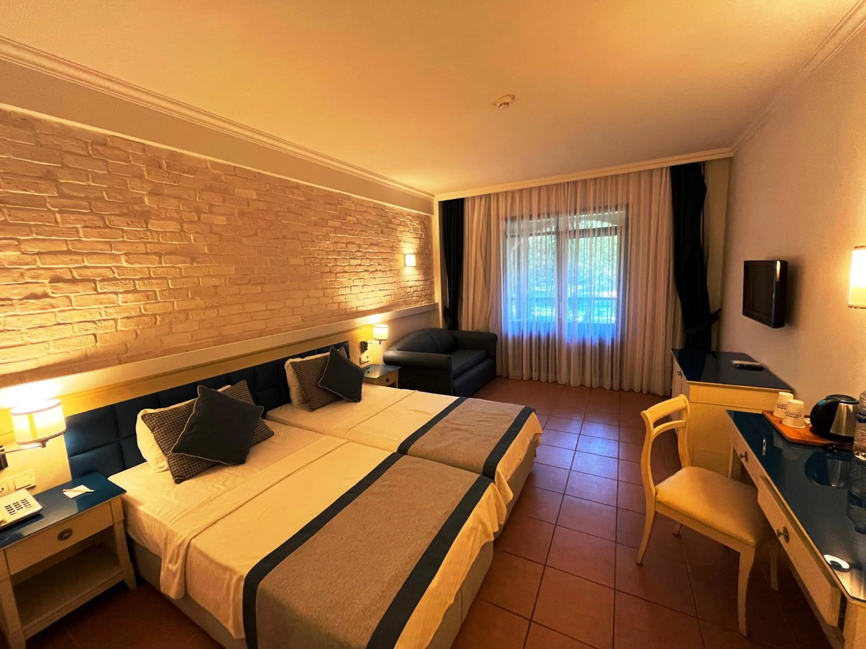 Photo of the whole room in Champion Holiday Village