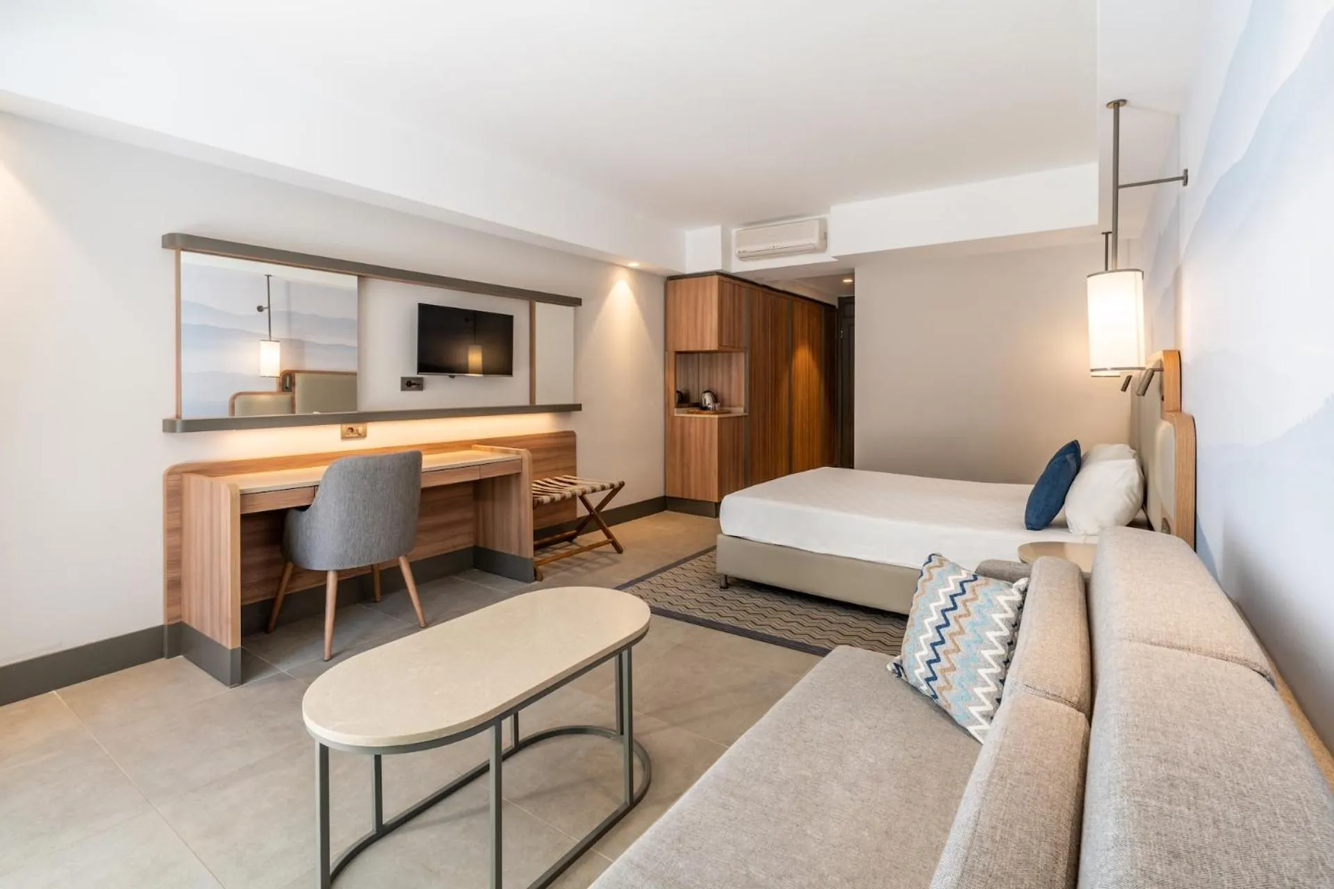 Photo of the whole room in Champion Holiday Village