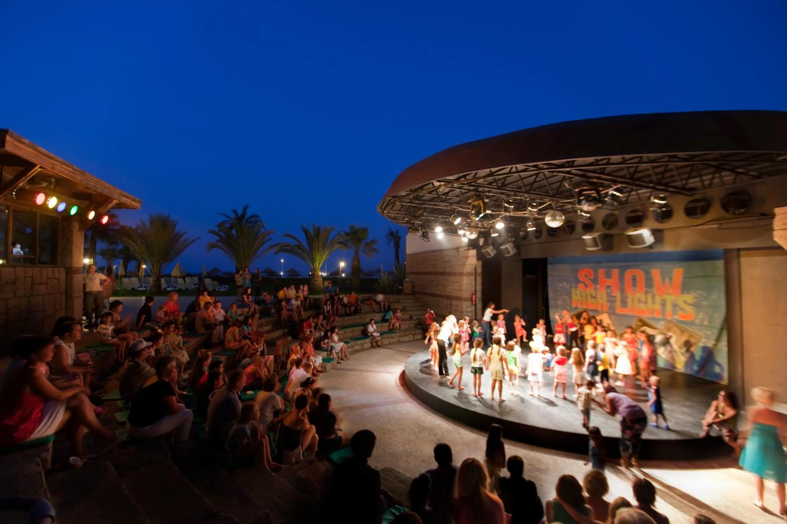 Evening entertainment in Champion Holiday Village