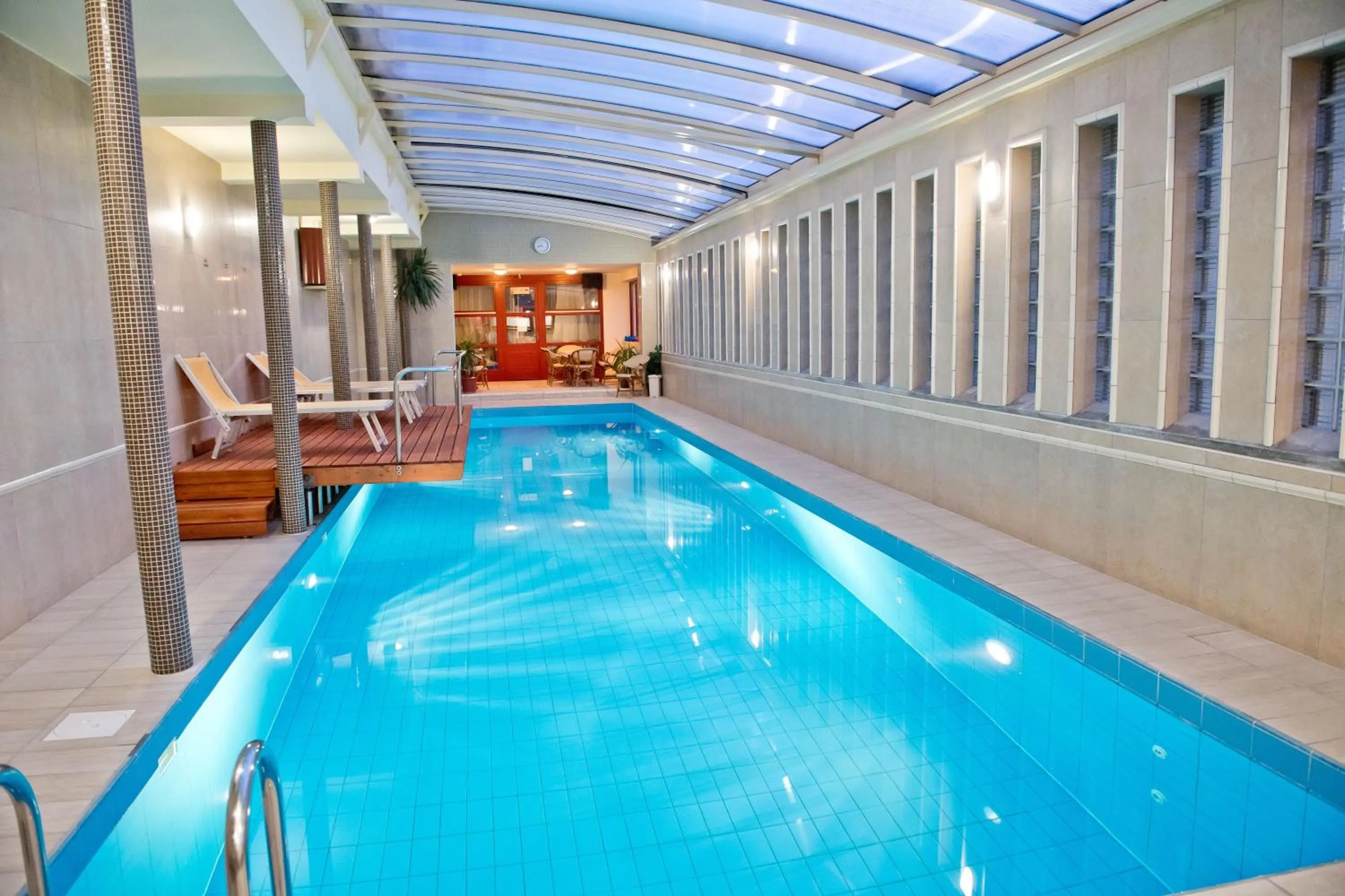 Swimming pool in Toldi Fogadó