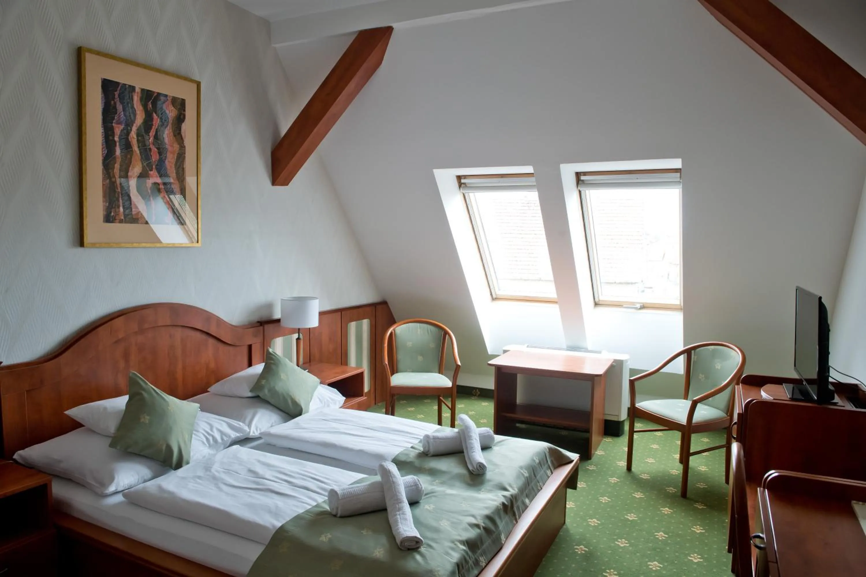 Photo of the whole room, Bed in Toldi Fogadó