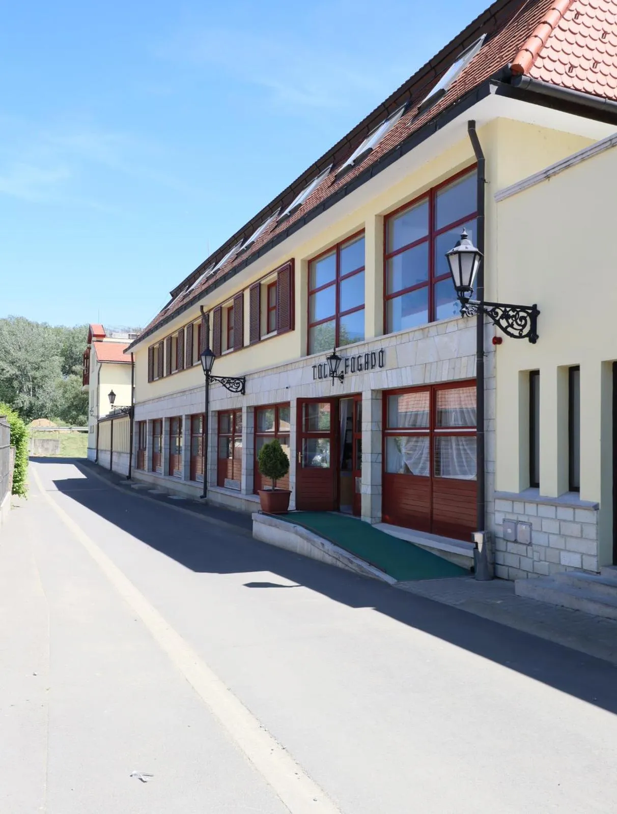 Property building in Toldi Fogadó