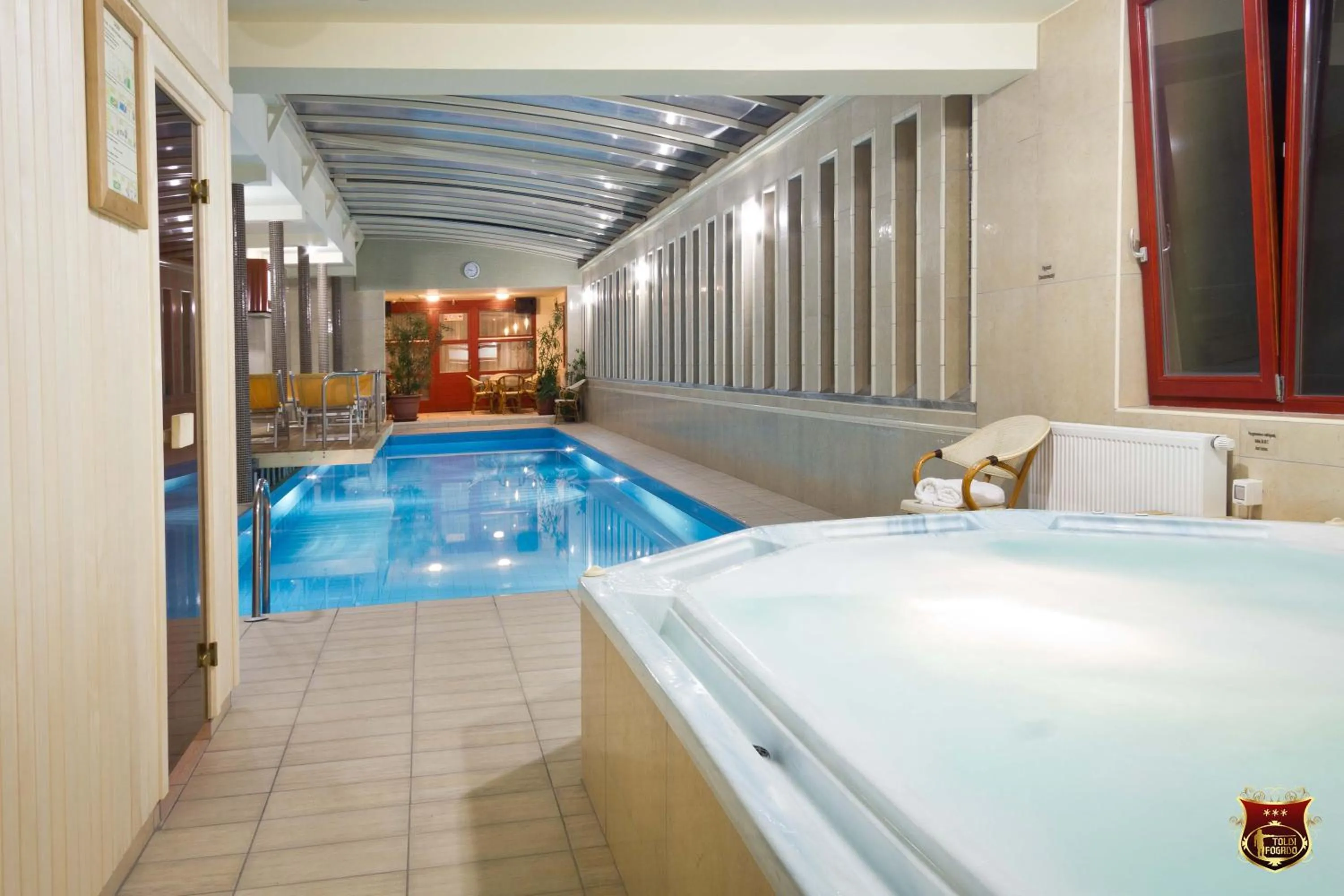 Swimming pool in Toldi Fogadó