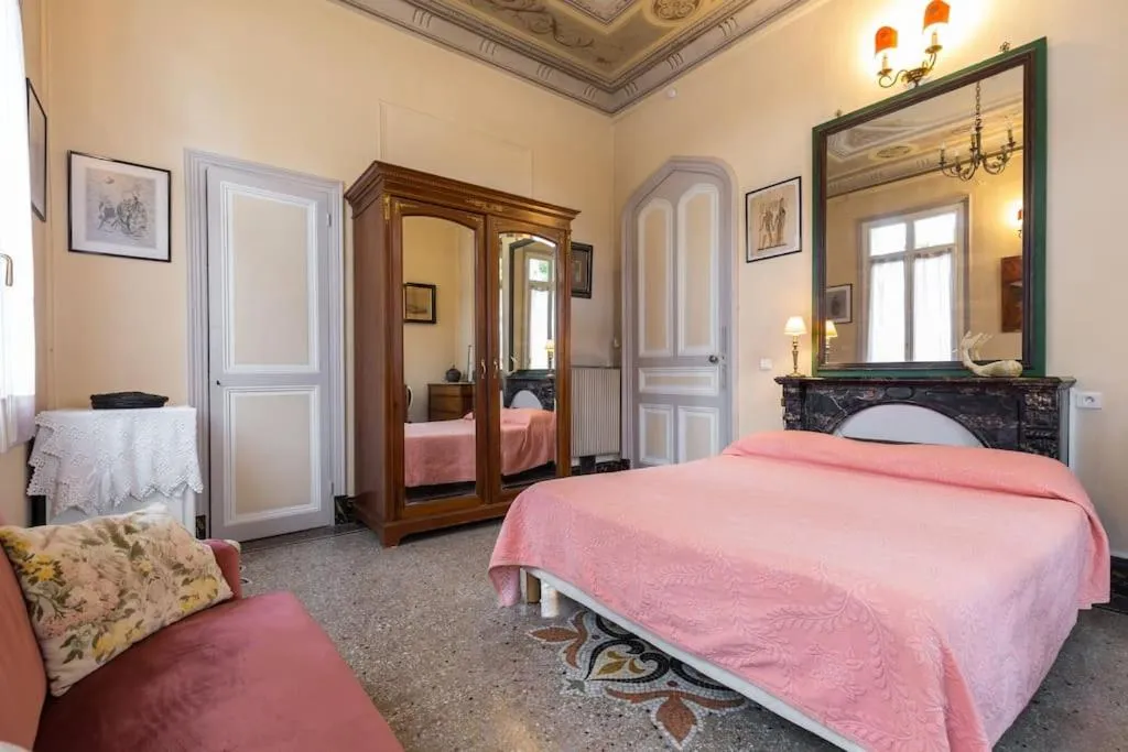 Photo of the whole room, Bed in Résidence La Villa Léonie