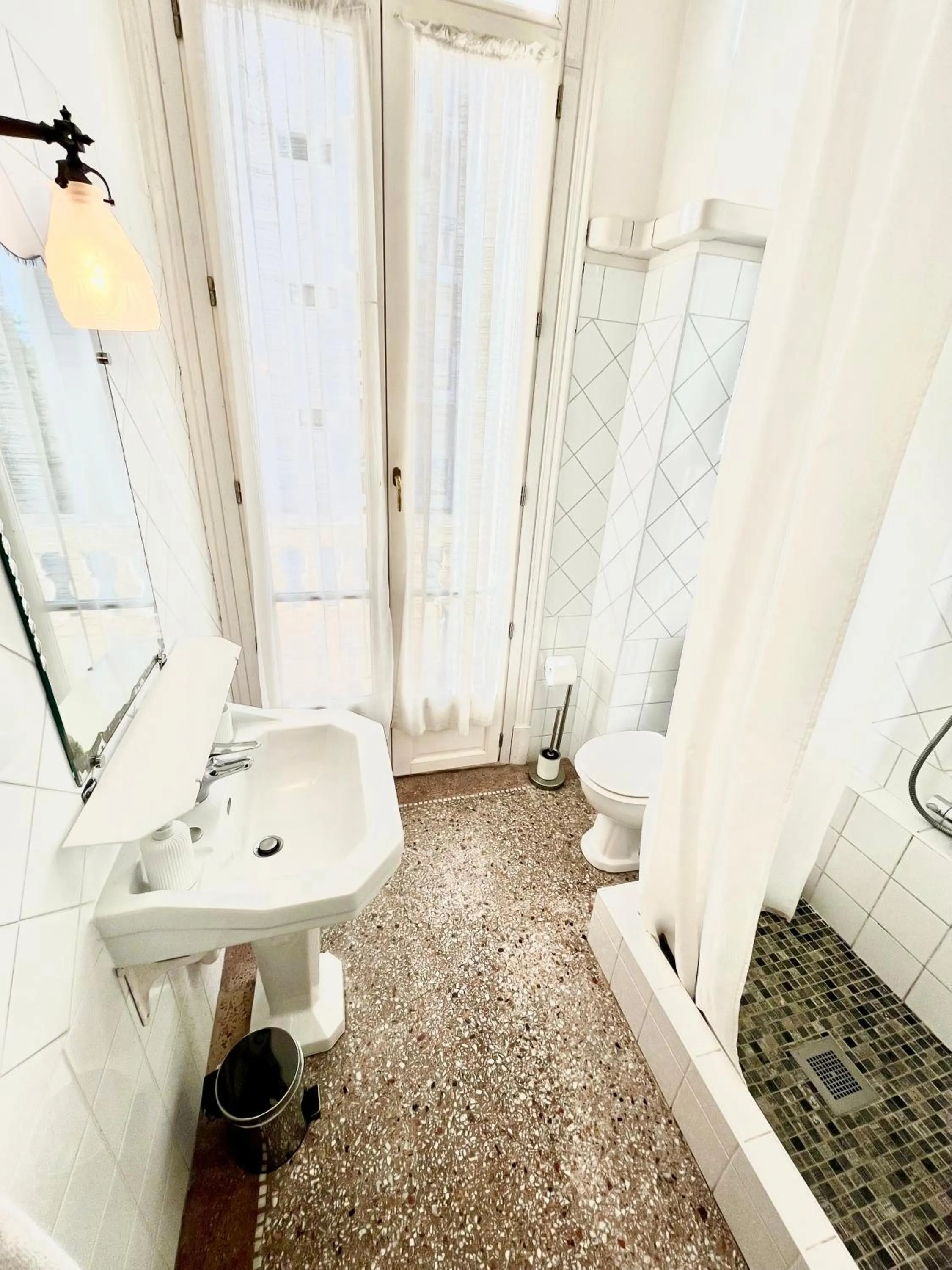 Shower in Résidence La Villa Léonie