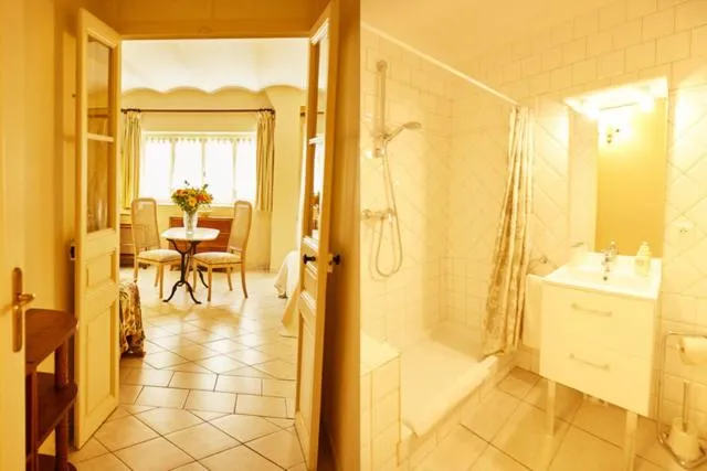 Shower in Résidence La Villa Léonie