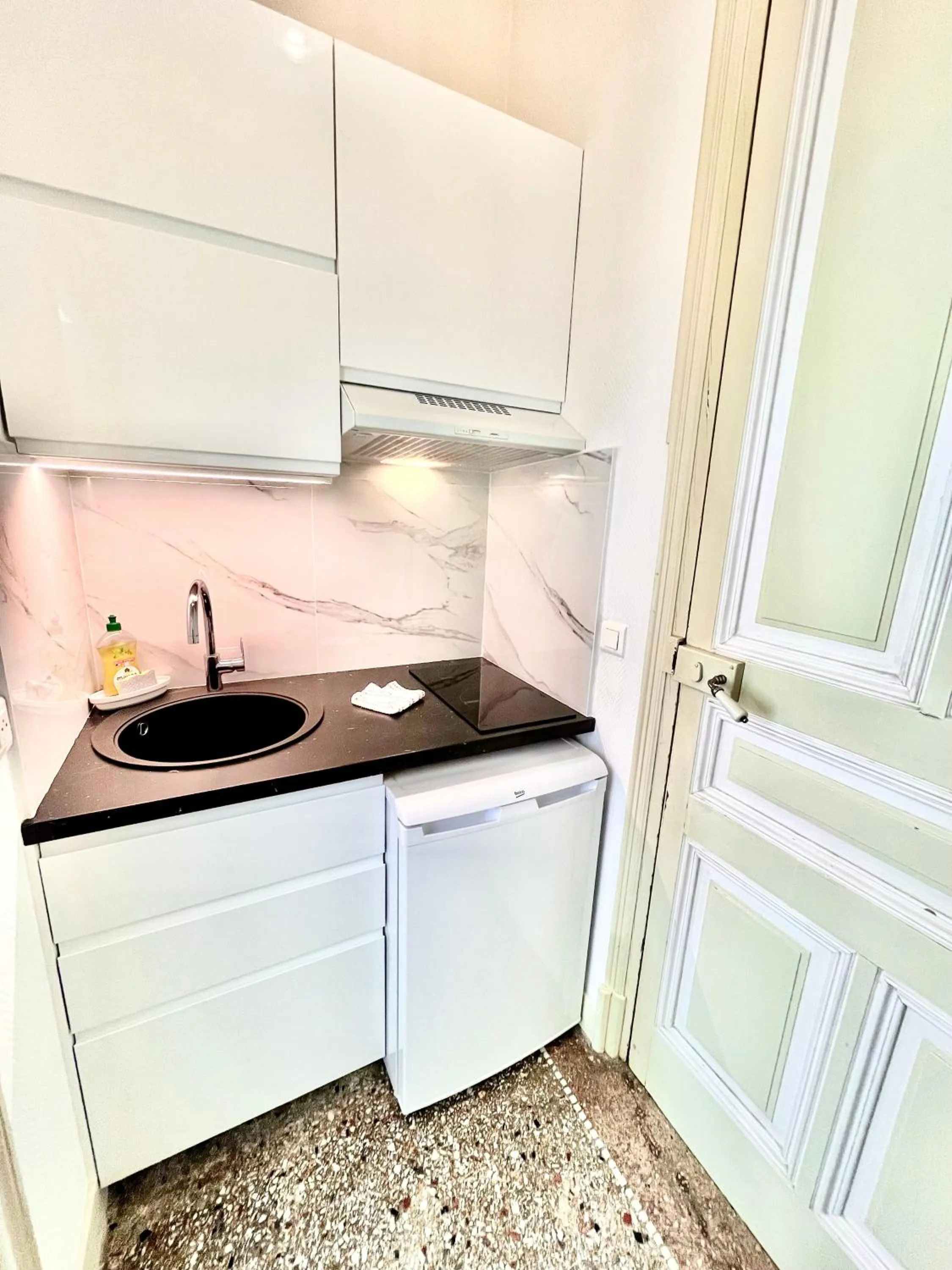 Kitchen or kitchenette in Résidence La Villa Léonie