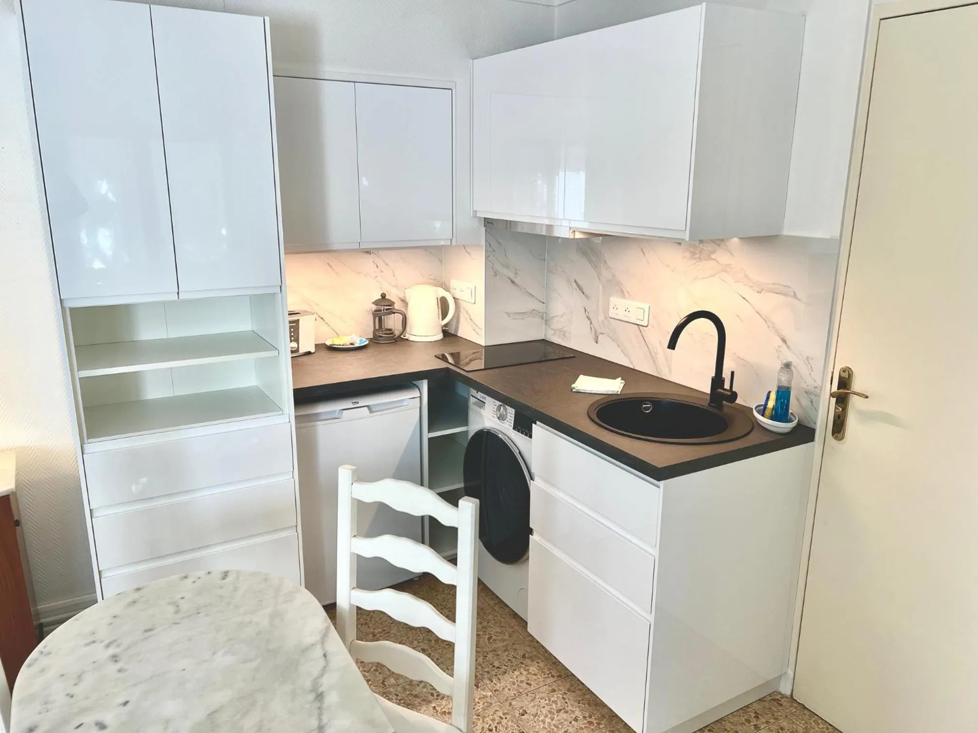 Kitchen or kitchenette in Résidence La Villa Léonie