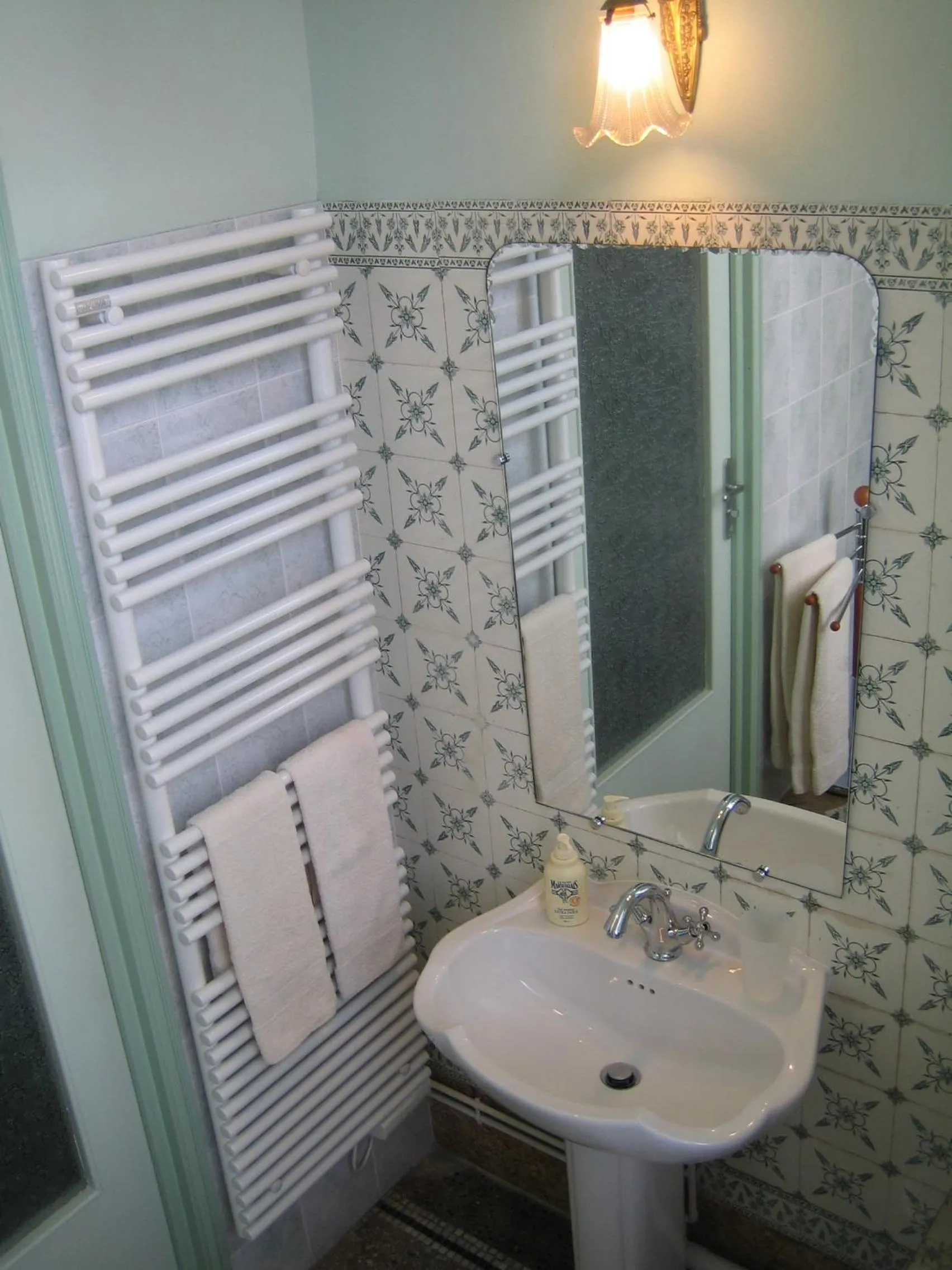 Bathroom in Résidence La Villa Léonie