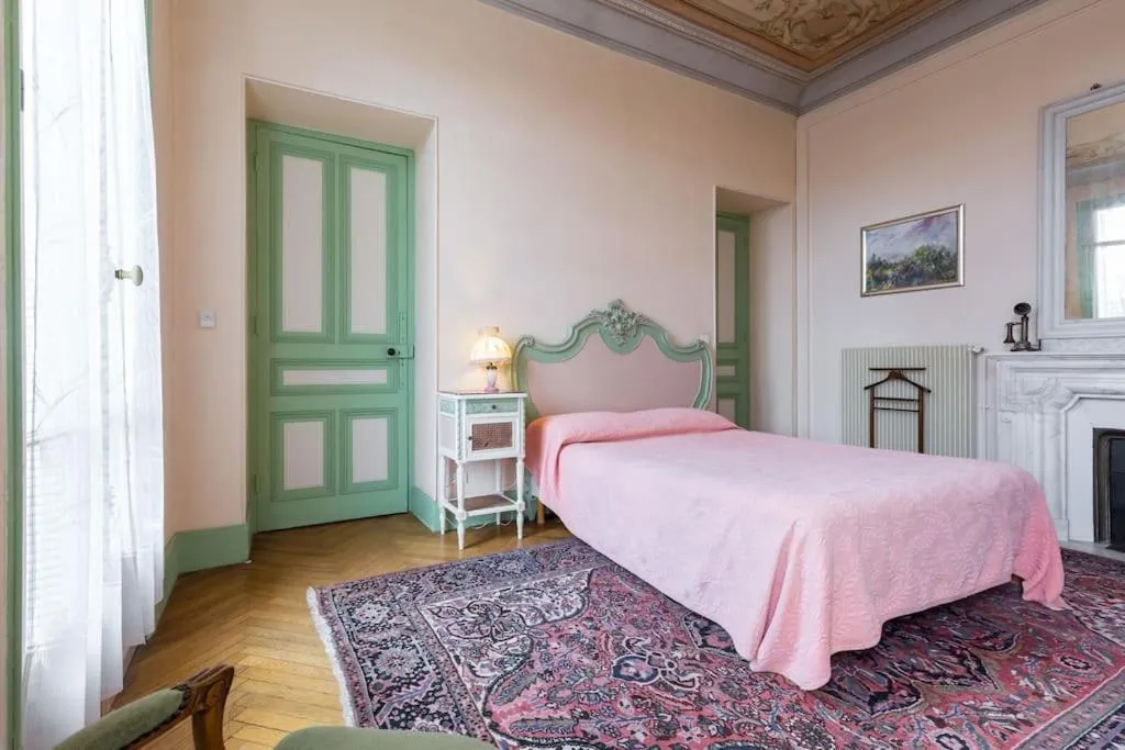 Photo of the whole room, Bed in Résidence La Villa Léonie