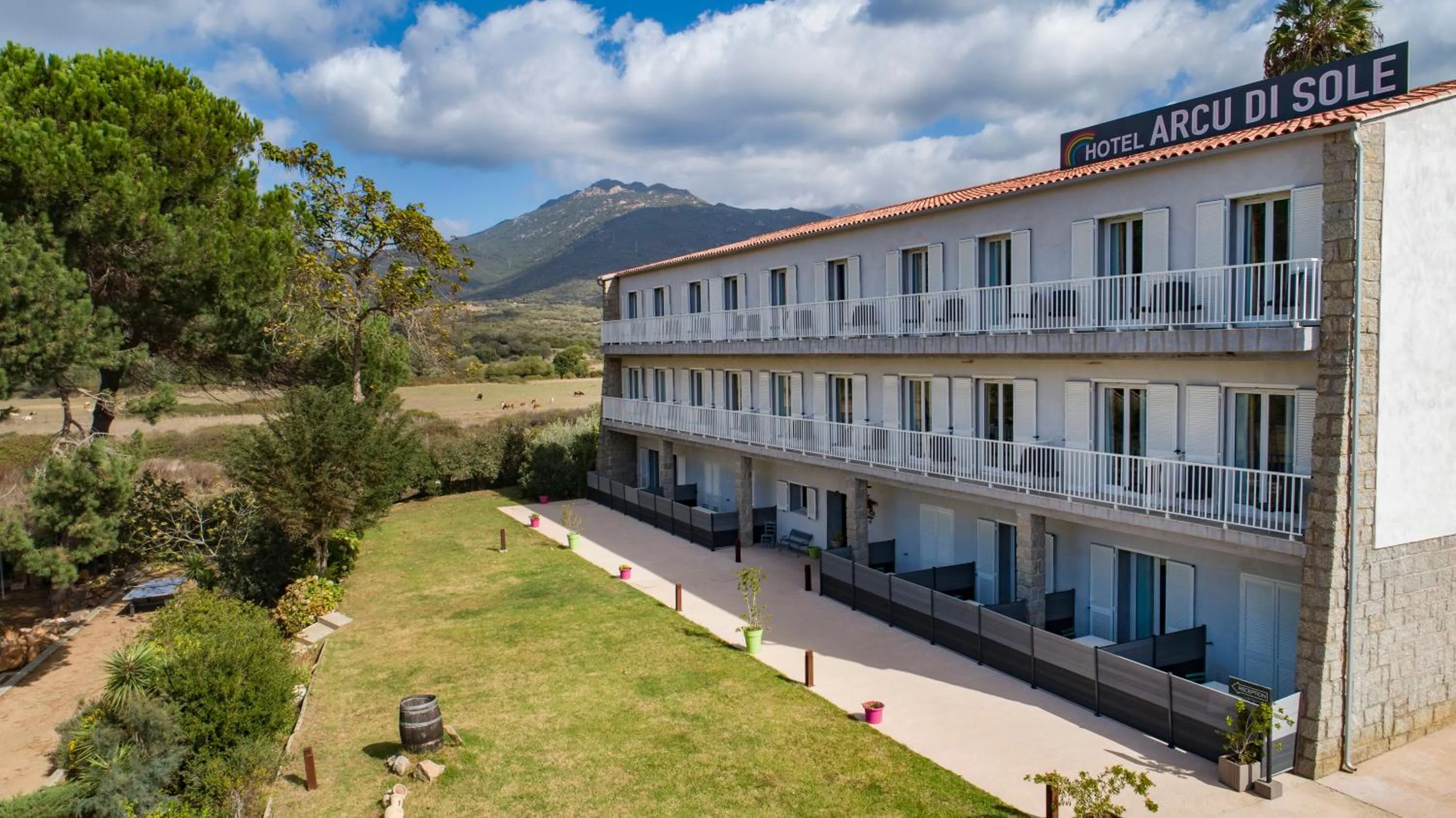 Garden view in Hotel Arcu Di Sole