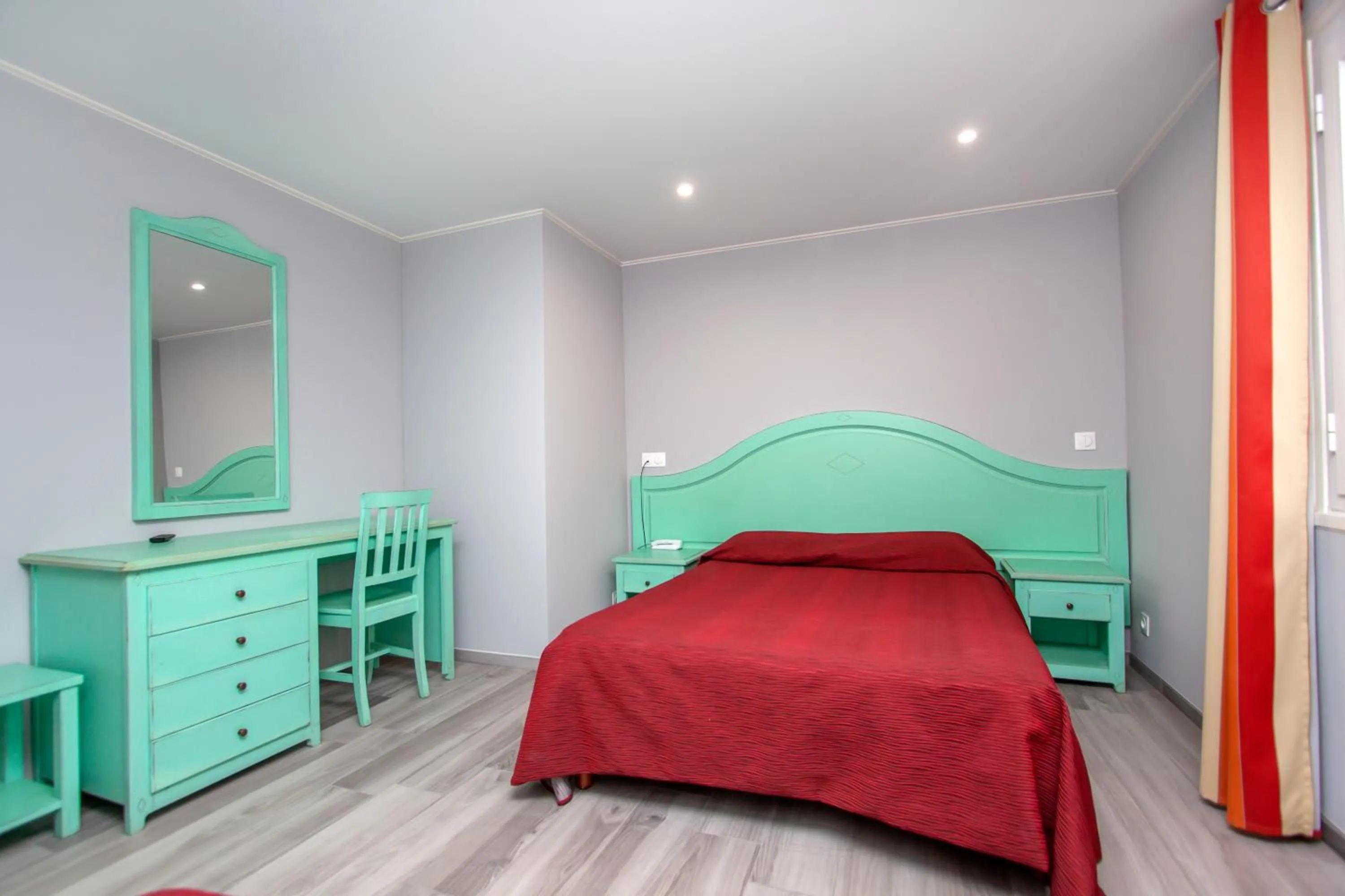 Photo of the whole room in Hotel Arcu Di Sole