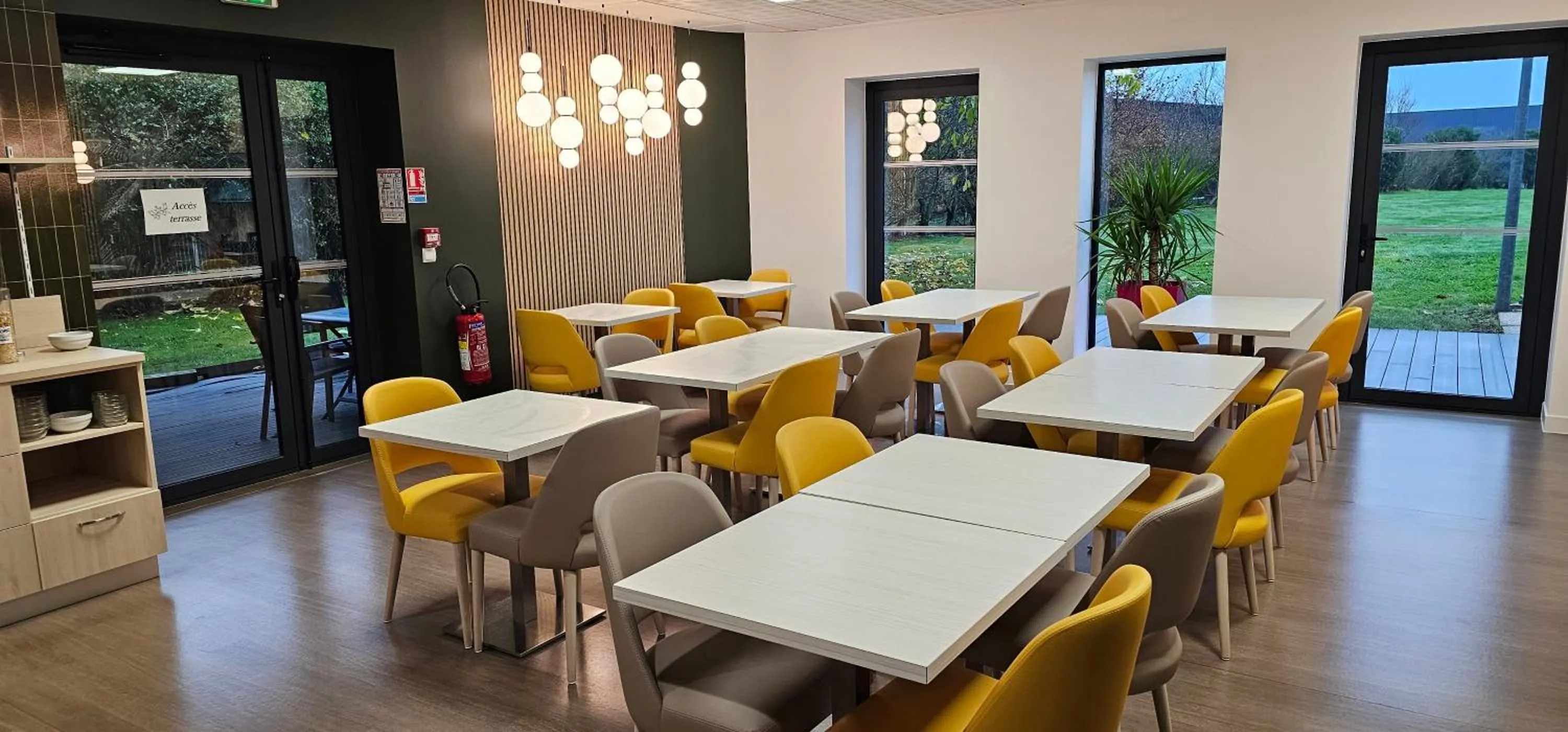 Buffet breakfast in Brit Hotel Vendée Mer