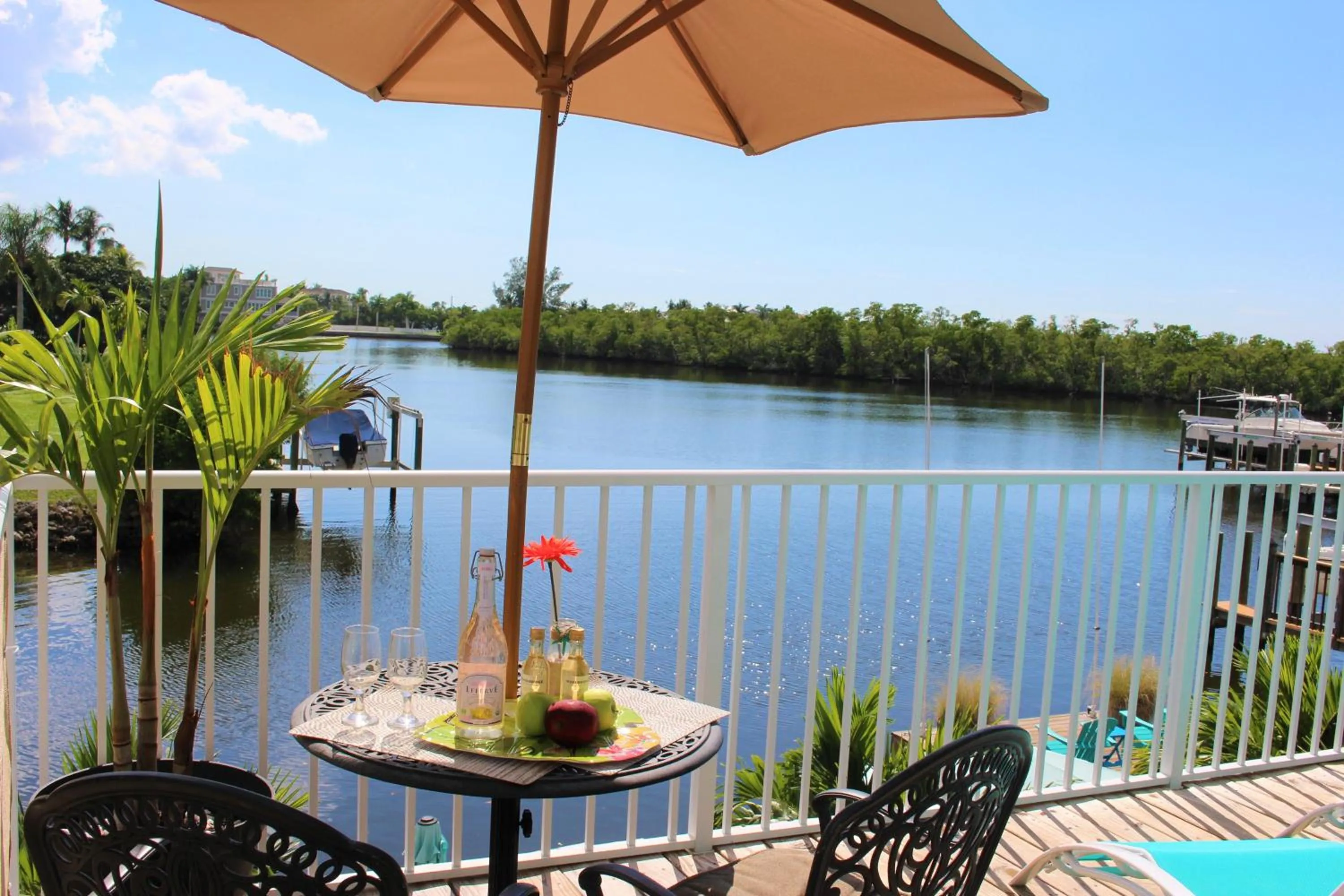 Sea view in Latitude 26 Waterfront Boutique Resort - Bonita Springs