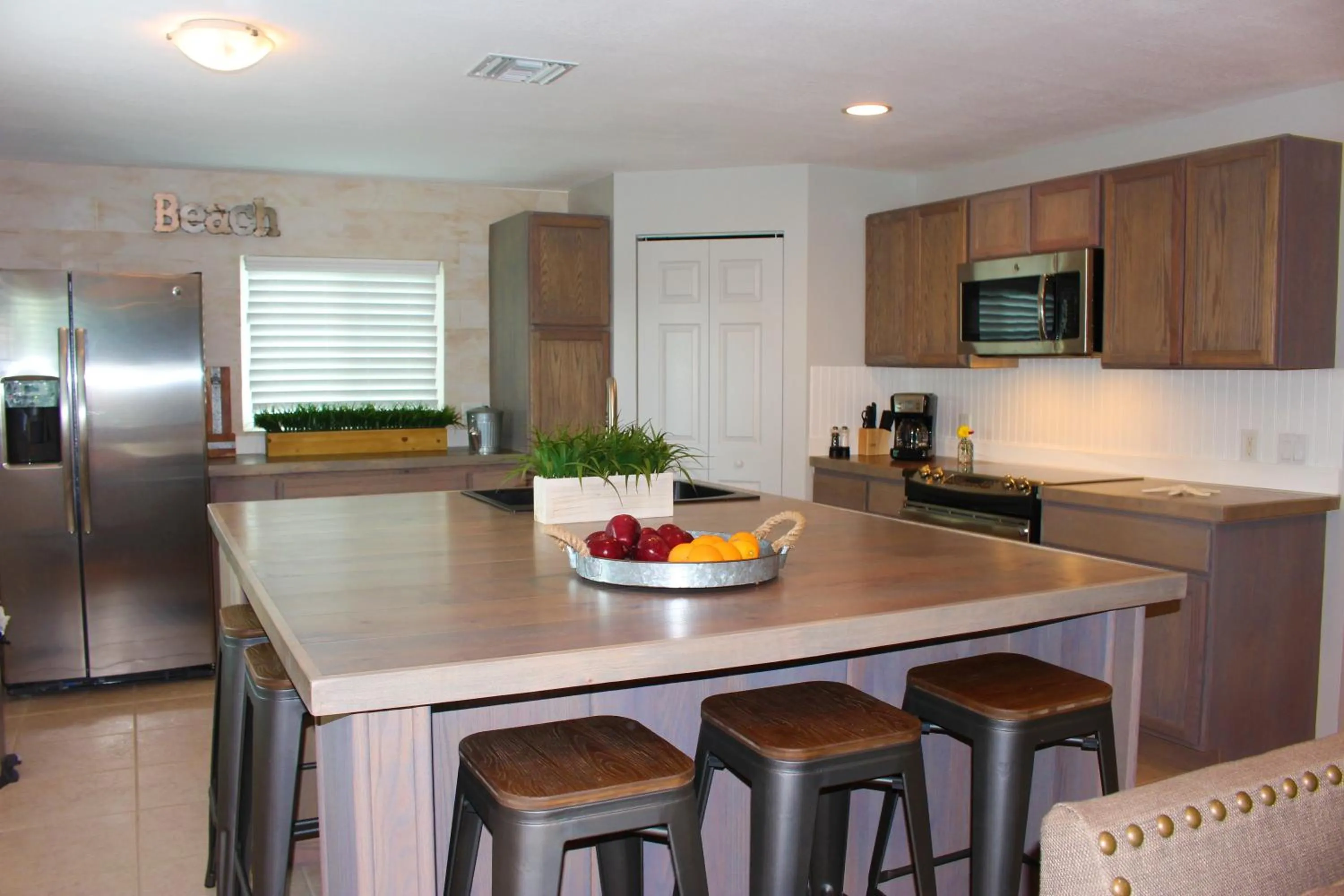 Kitchen or kitchenette in Latitude 26 Waterfront Boutique Resort - Bonita Springs
