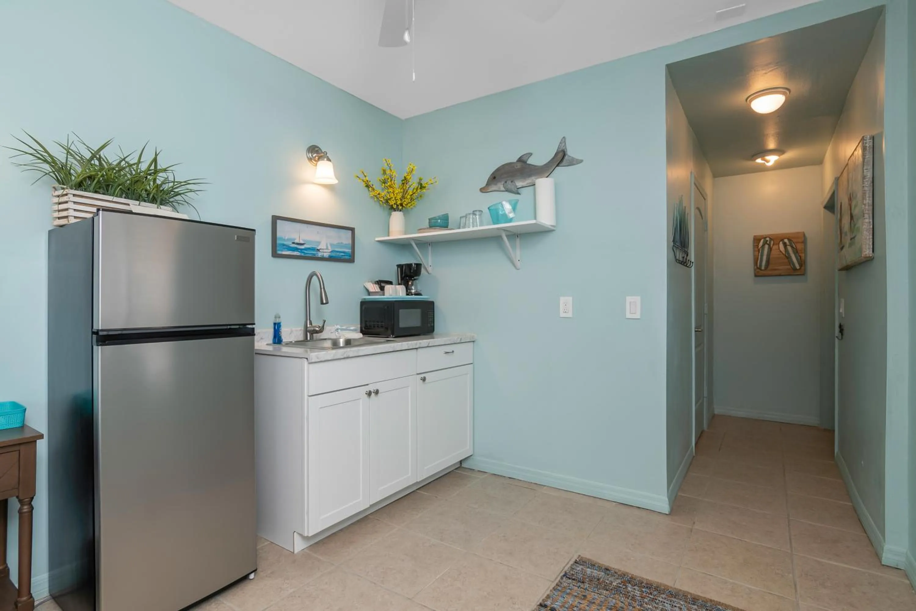 Kitchen or kitchenette in Latitude 26 Waterfront Boutique Resort - Bonita Springs