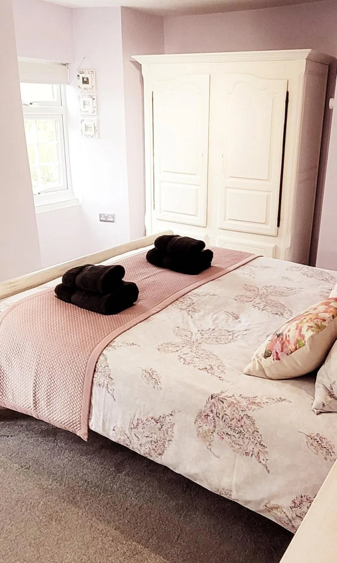 Bedroom, Bed in Kingsley Cottage