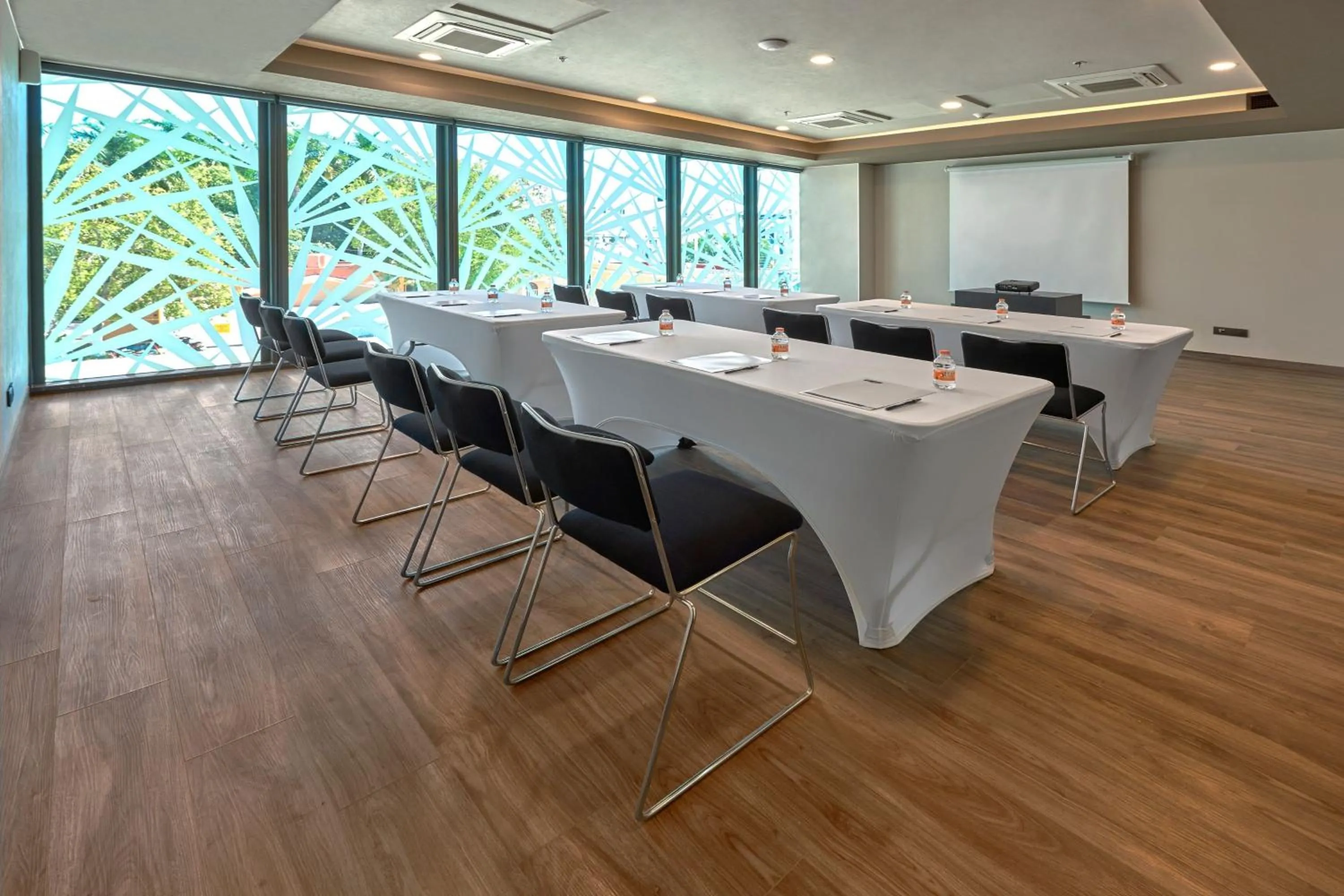 Meeting/conference room in City Express Plus by Marriott Merida