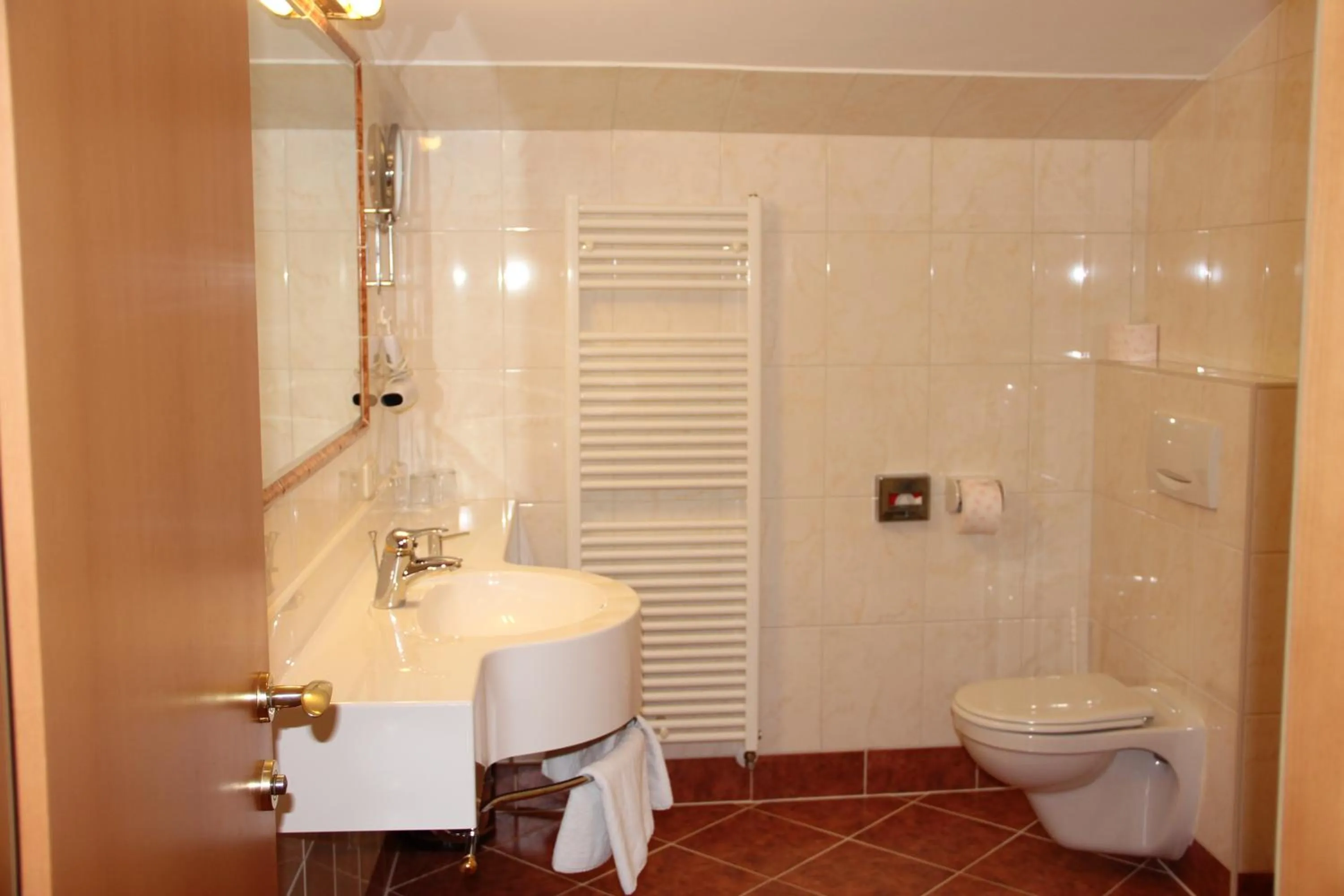 Bathroom in Hotel-Pension Wagnermigl