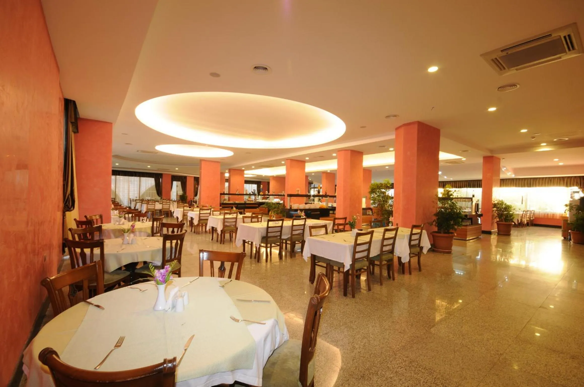 Restaurant/places to eat in Pasa Beach Hotel
