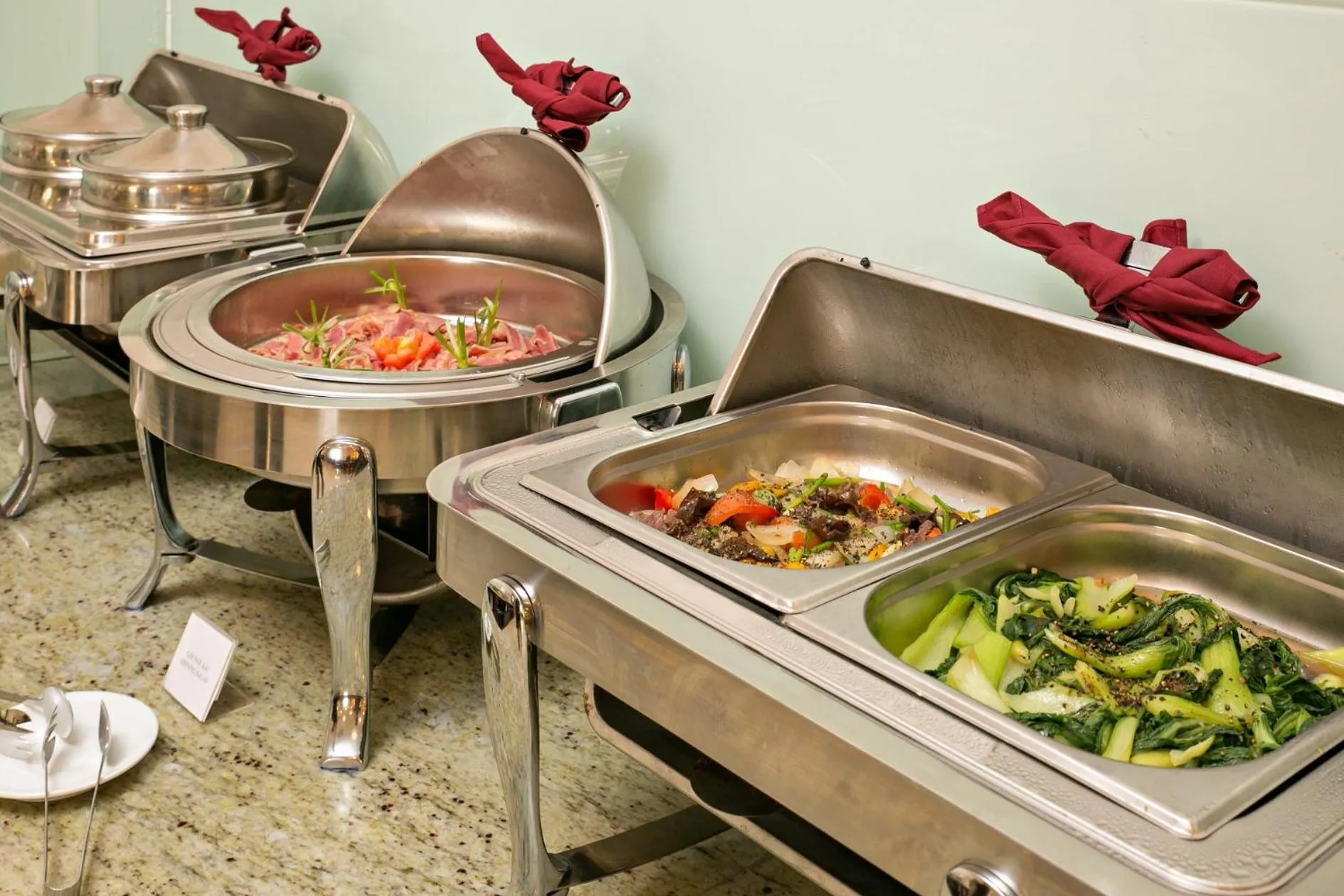 Restaurant/places to eat in De Lamour Hotel Da Nang