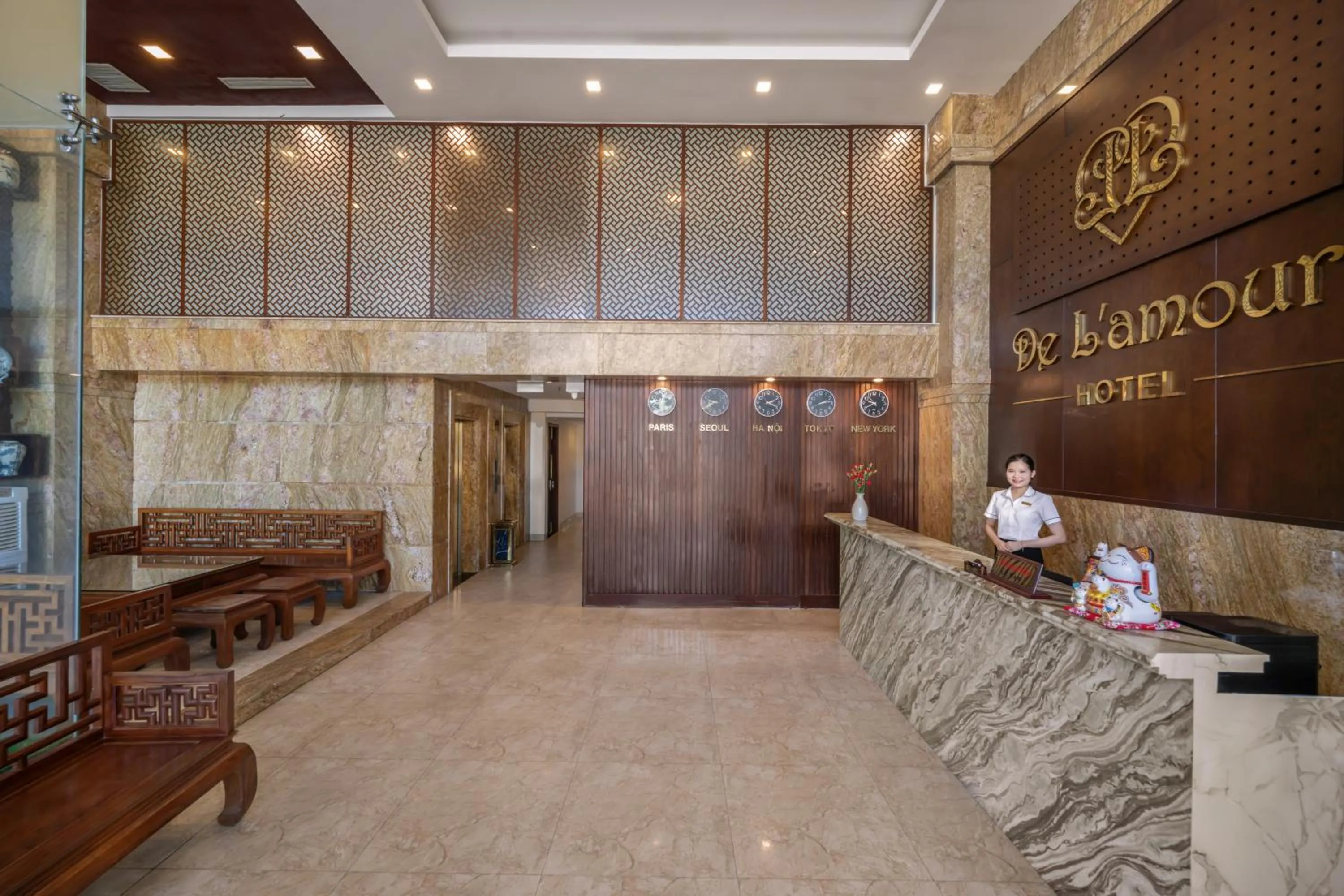 concierge in De Lamour Hotel Da Nang