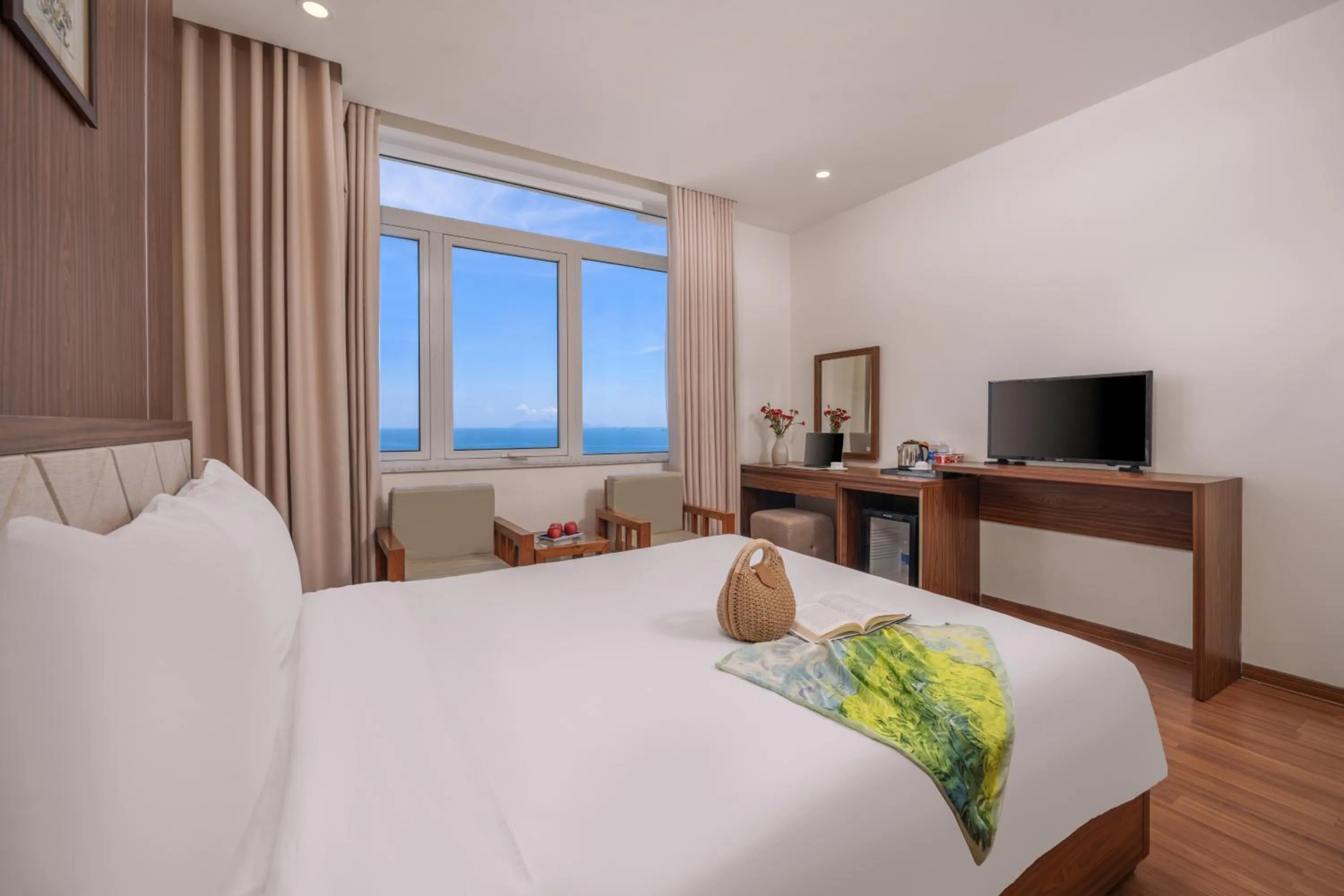 Bedroom, Bed in De Lamour Hotel Da Nang