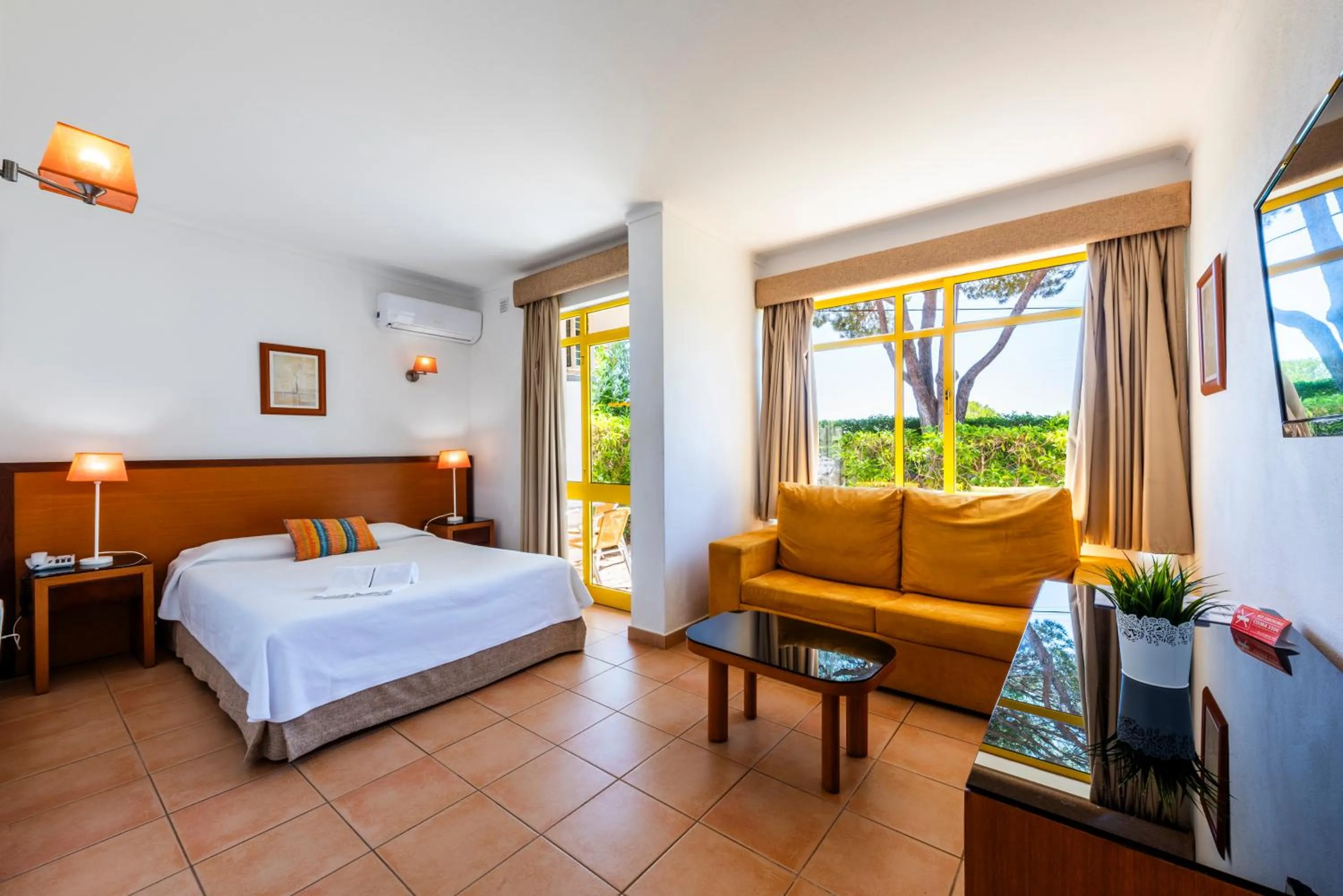 Bedroom, Bed in Hotel Pinhal do Sol