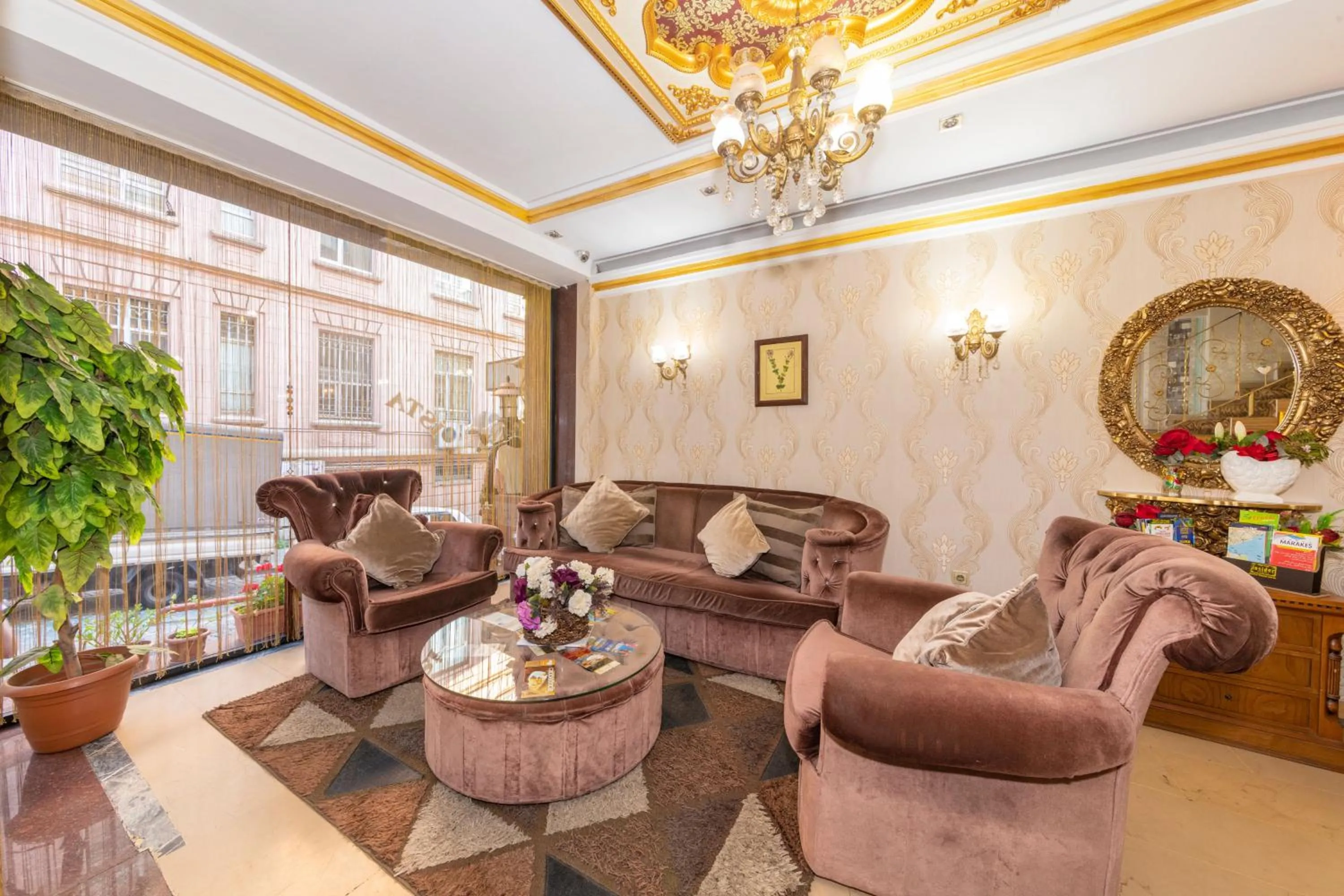 Seating area in Ista Palace Hotel