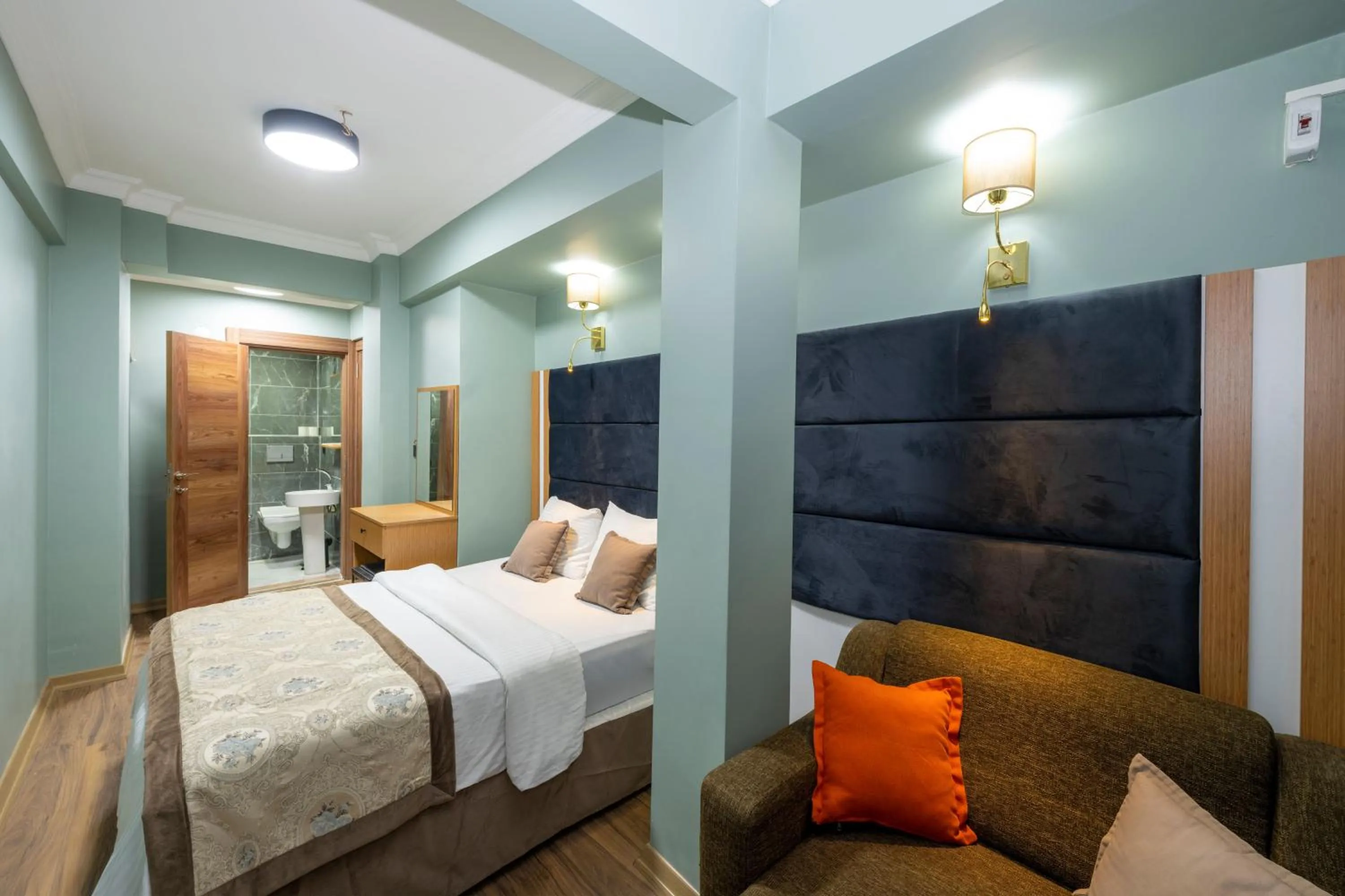 Photo of the whole room, Bed in Ista Palace Hotel