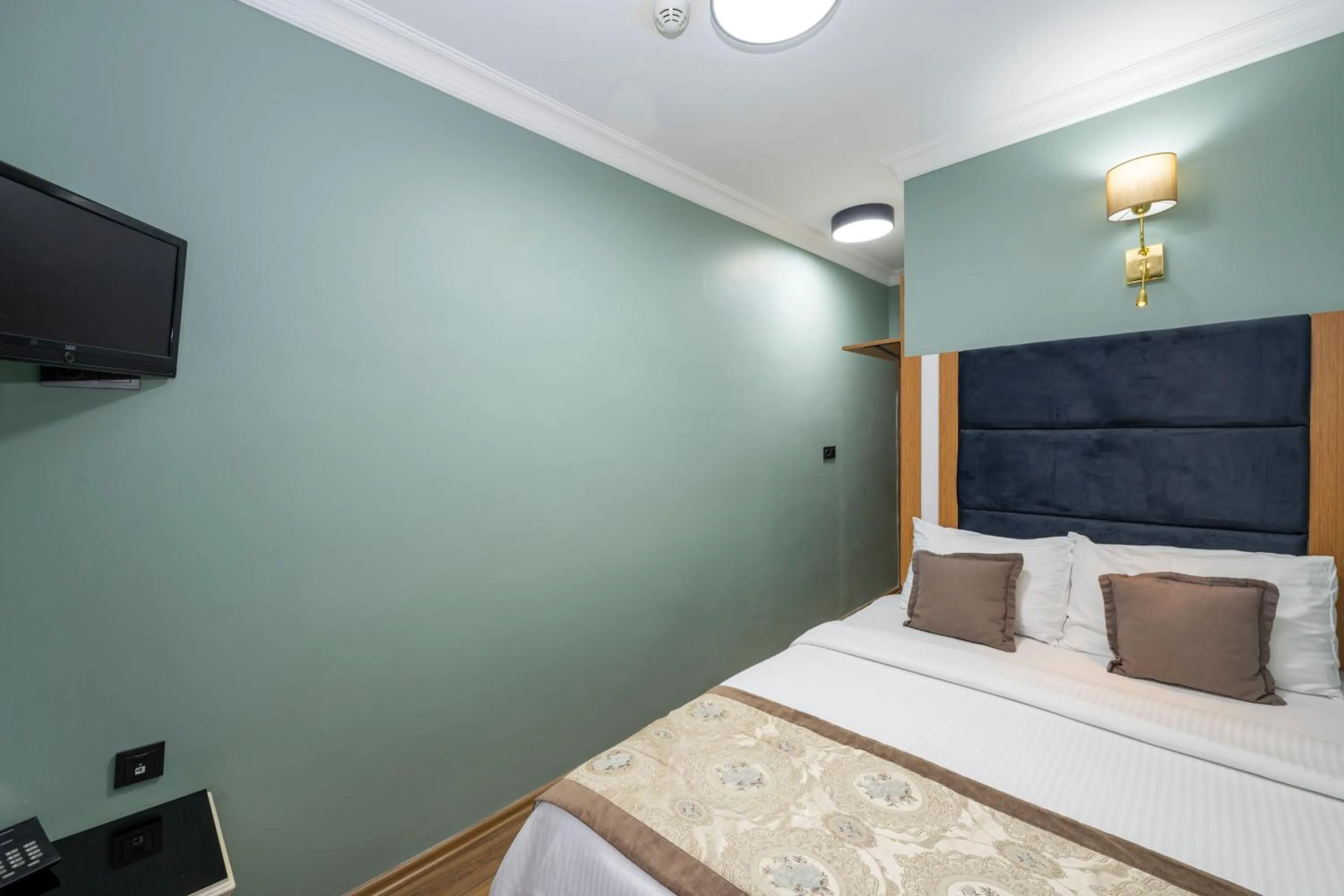 TV and multimedia, Bed in Ista Palace Hotel