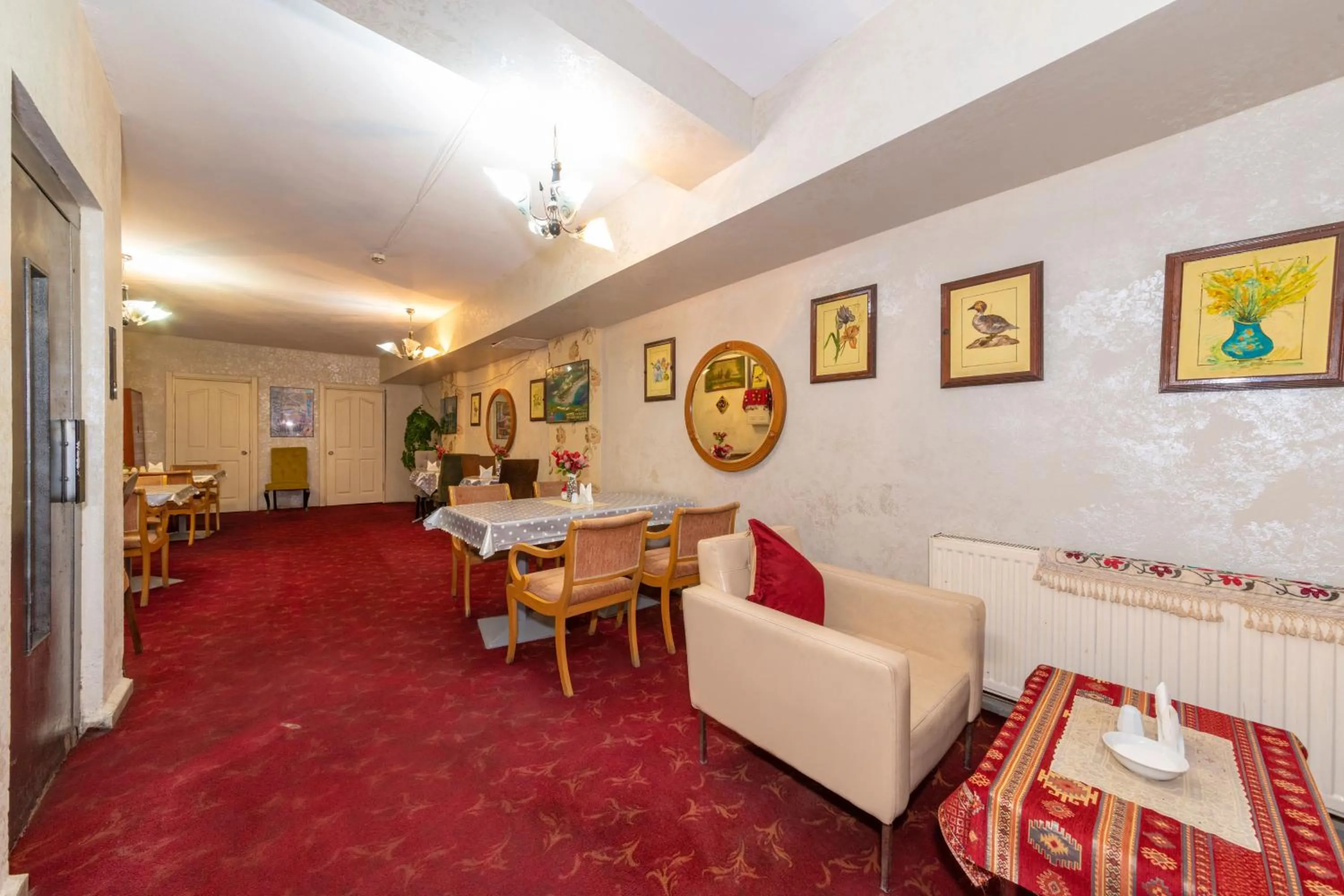 Seating area in Ista Palace Hotel