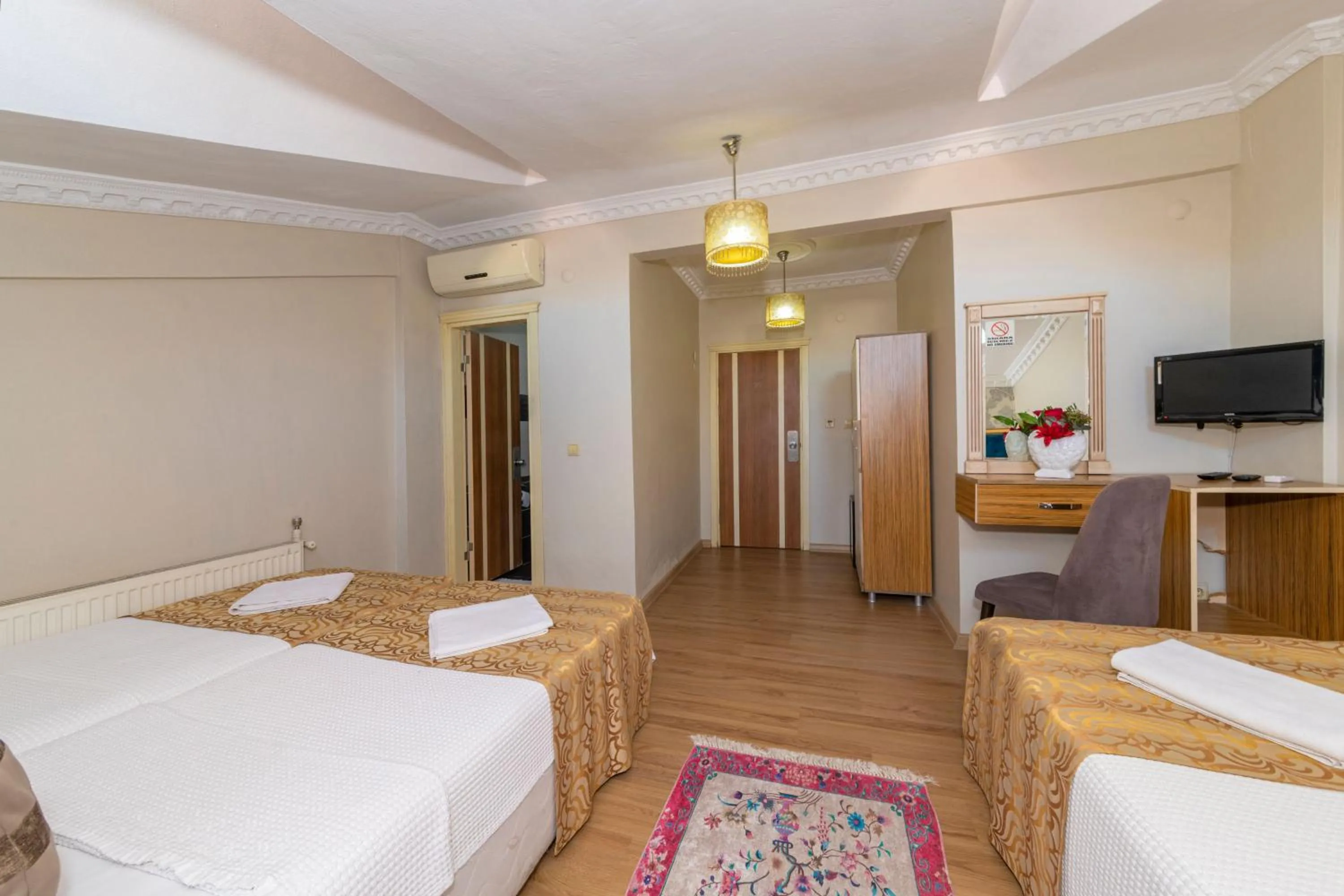 TV and multimedia, Bed in Ista Palace Hotel