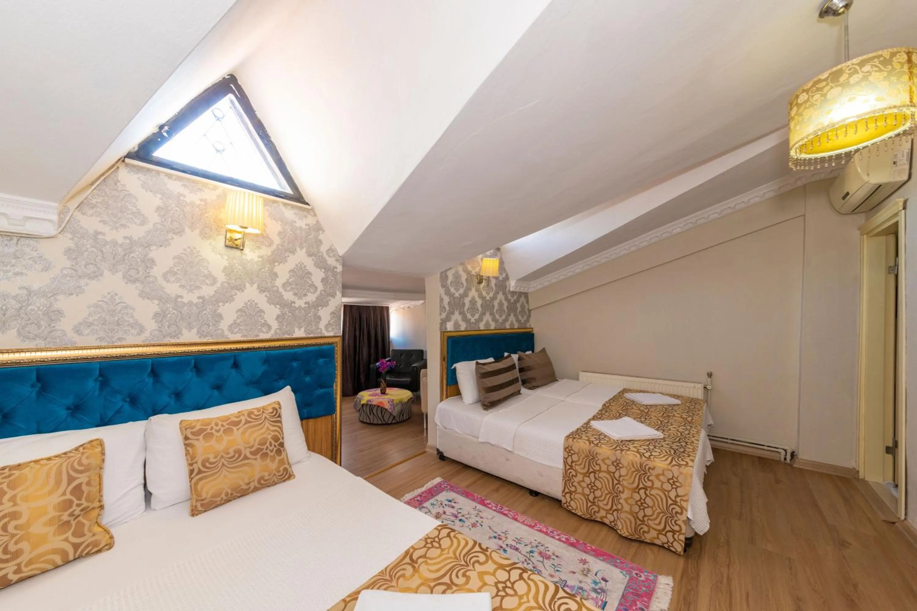 TV and multimedia, Bed in Ista Palace Hotel