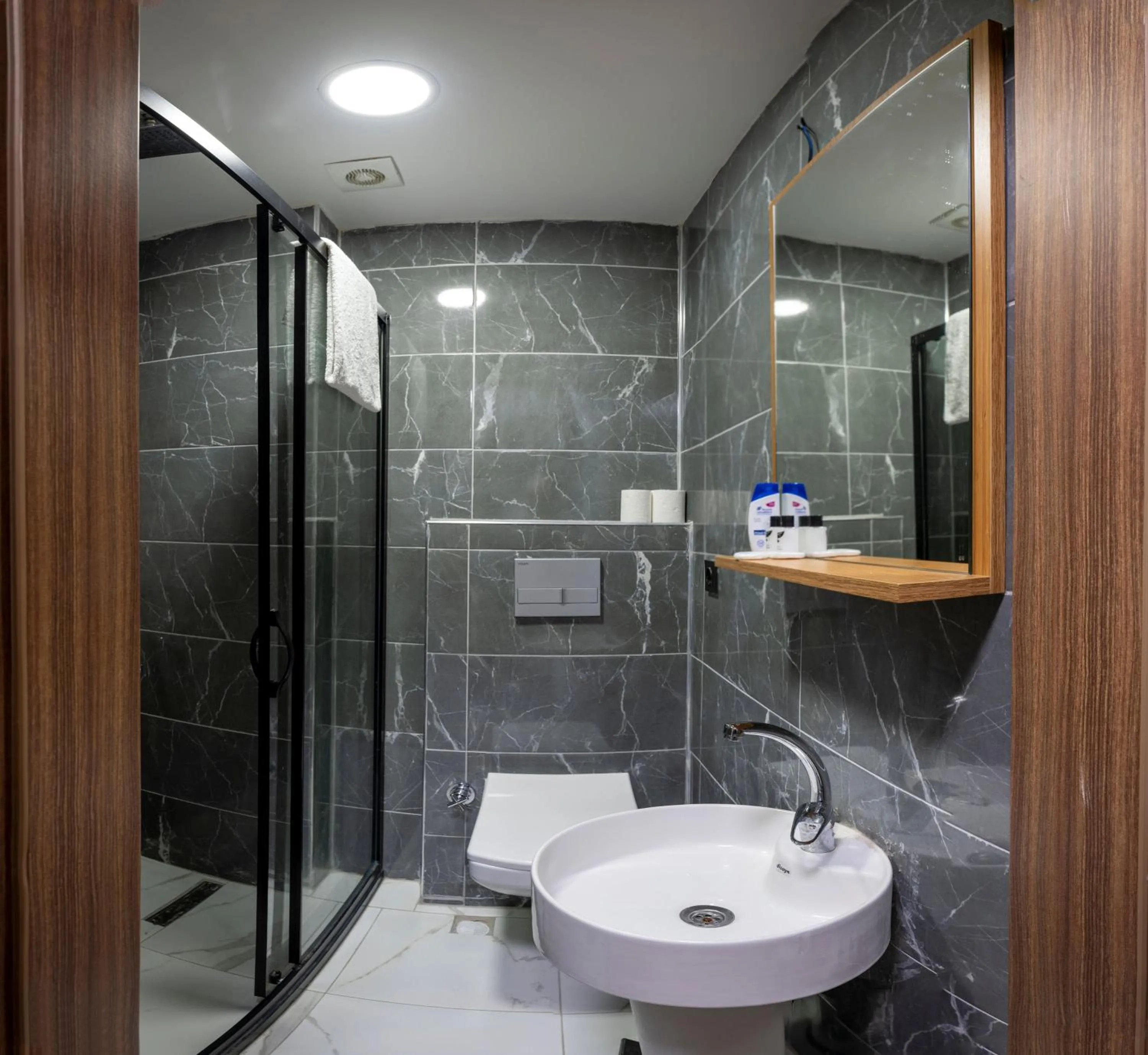 Shower in Ista Palace Hotel