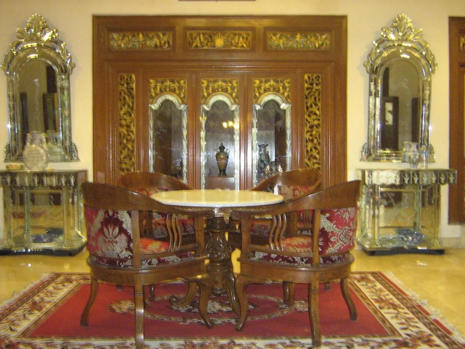 Seating area in Hotel Laweyan Solo